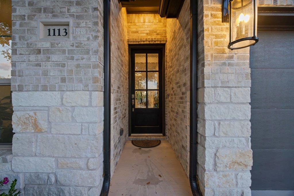1113 Mulberry Oak Ln Property Photo 2