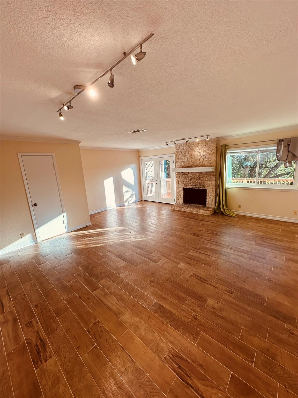 3529 North Hills Dr #b Property Photo 5