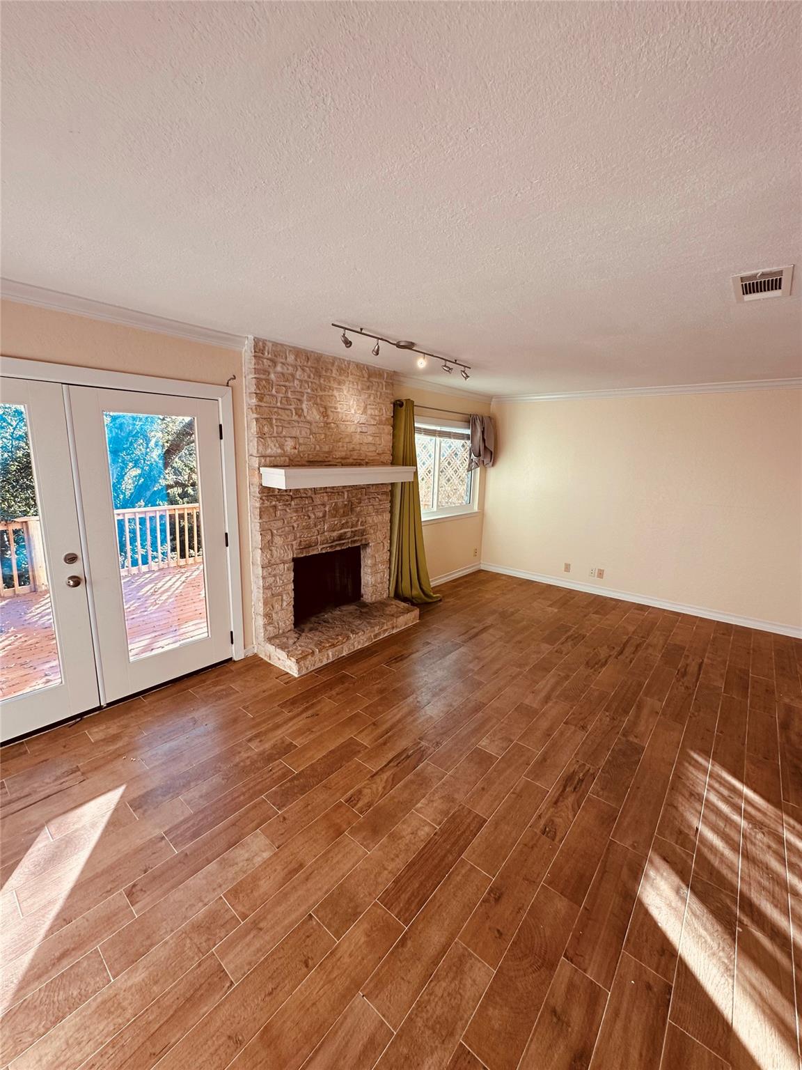 3529 North Hills Dr #b Property Photo 6