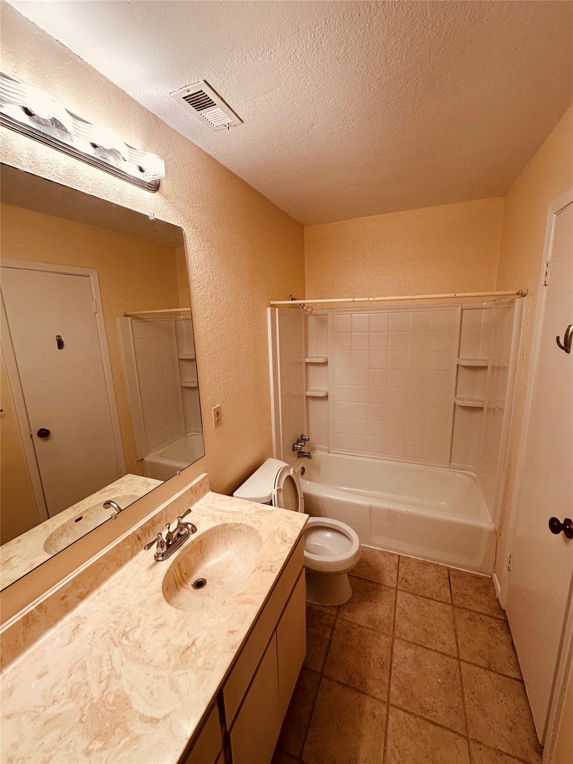 3529 North Hills Dr #b Property Photo 9