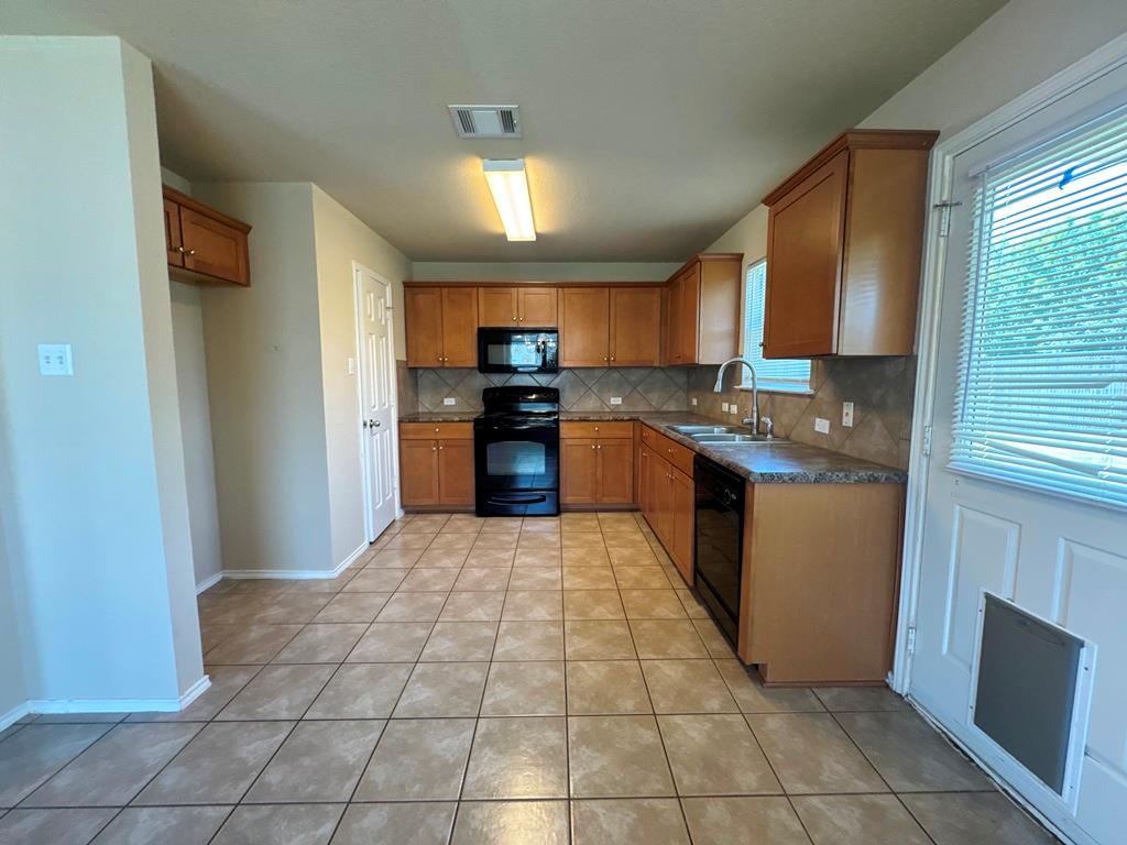 1005 Gentry Dr Property Photo 9