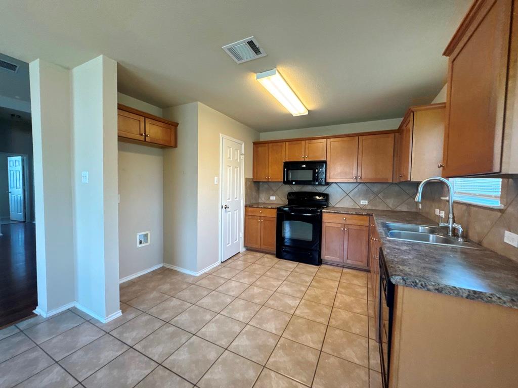 1005 Gentry Dr Property Photo 10