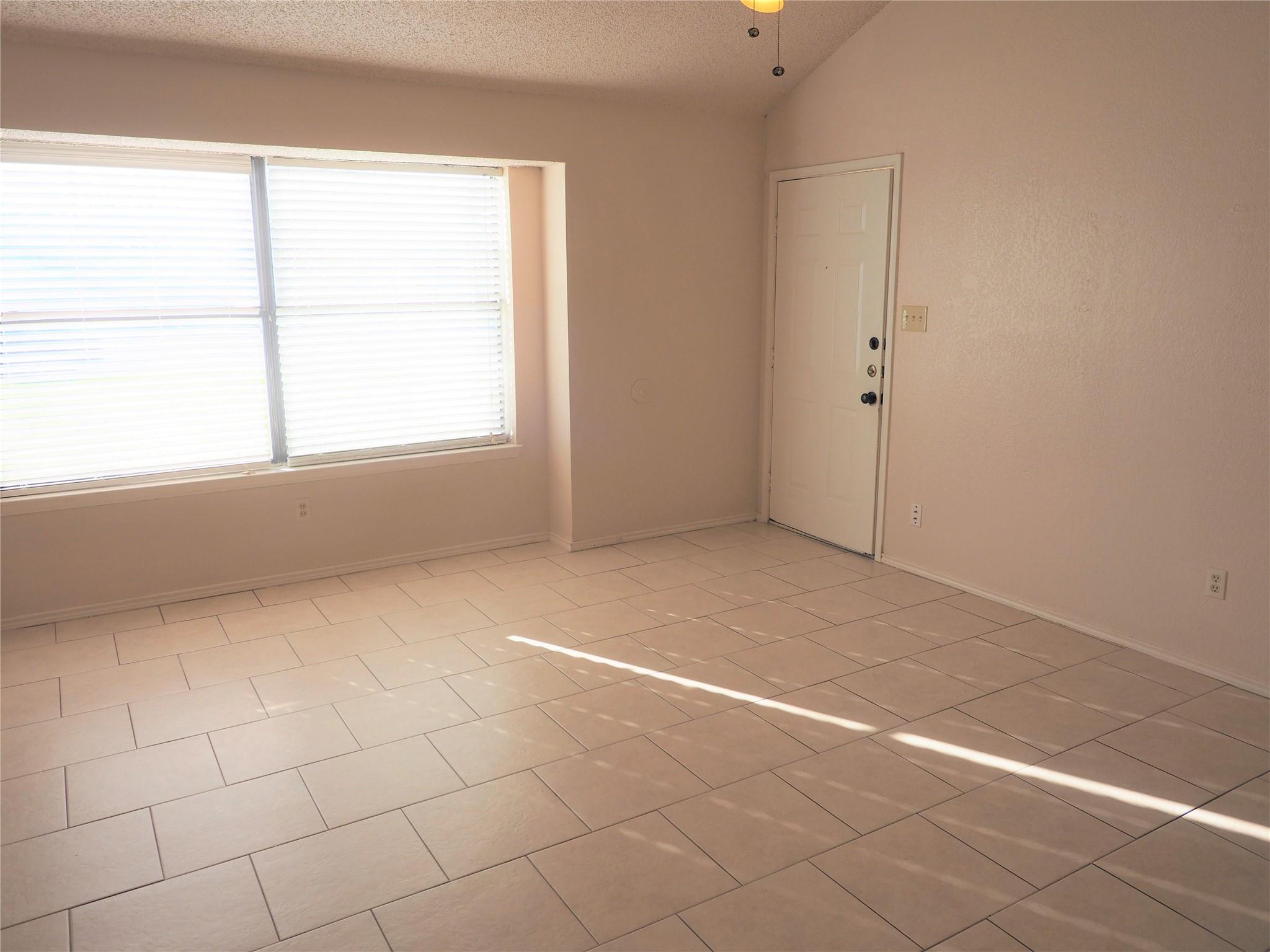 1403 Hermitage Dr Property Photo 5