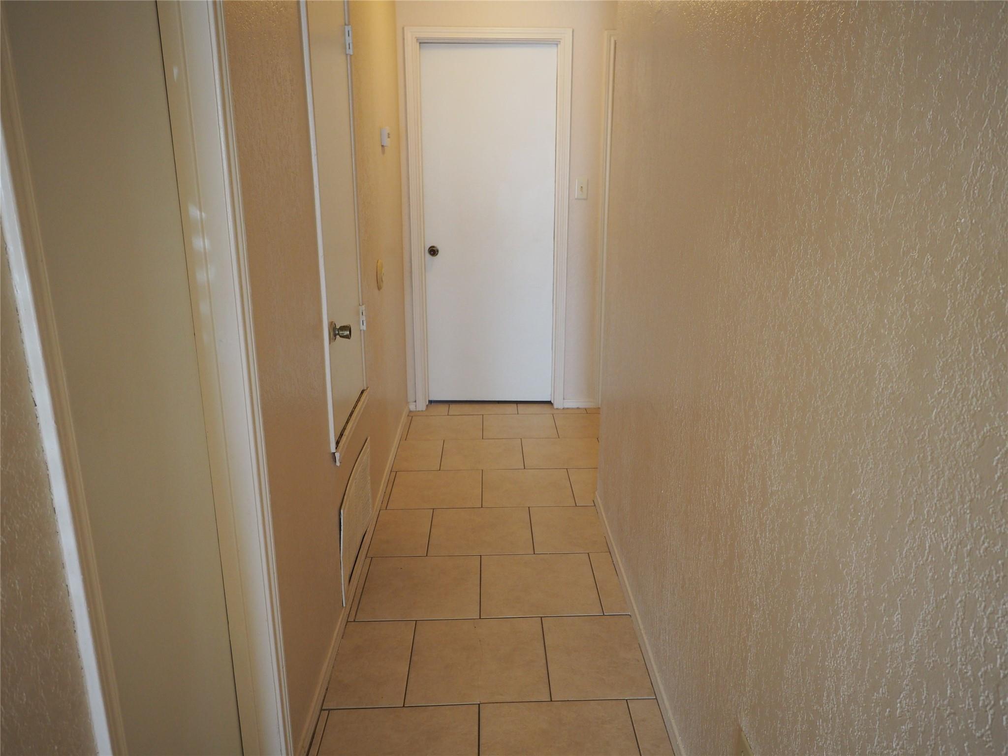 1403 Hermitage Dr Property Photo 9