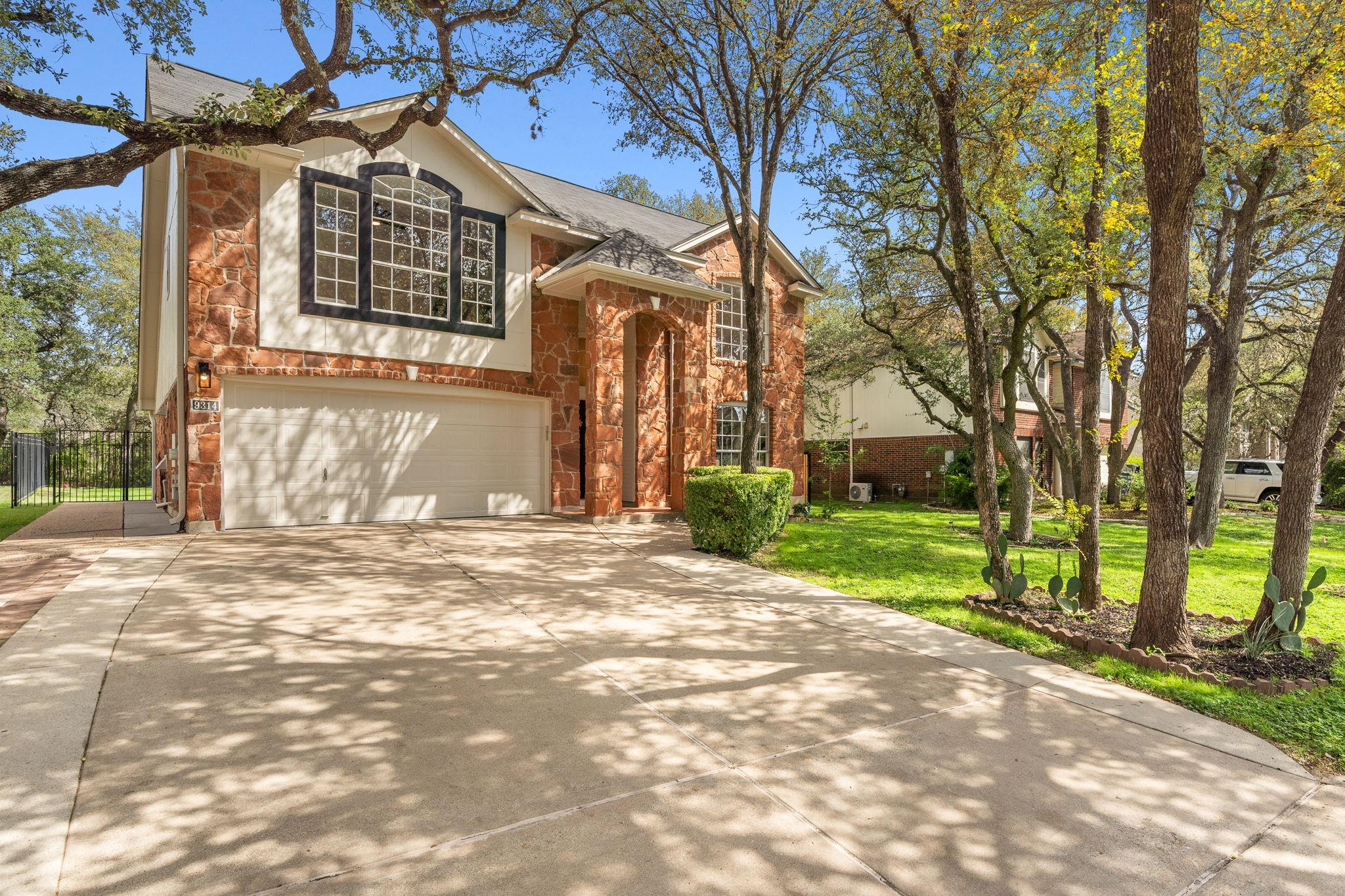 9314 Lightwood Loop Property Photo 1