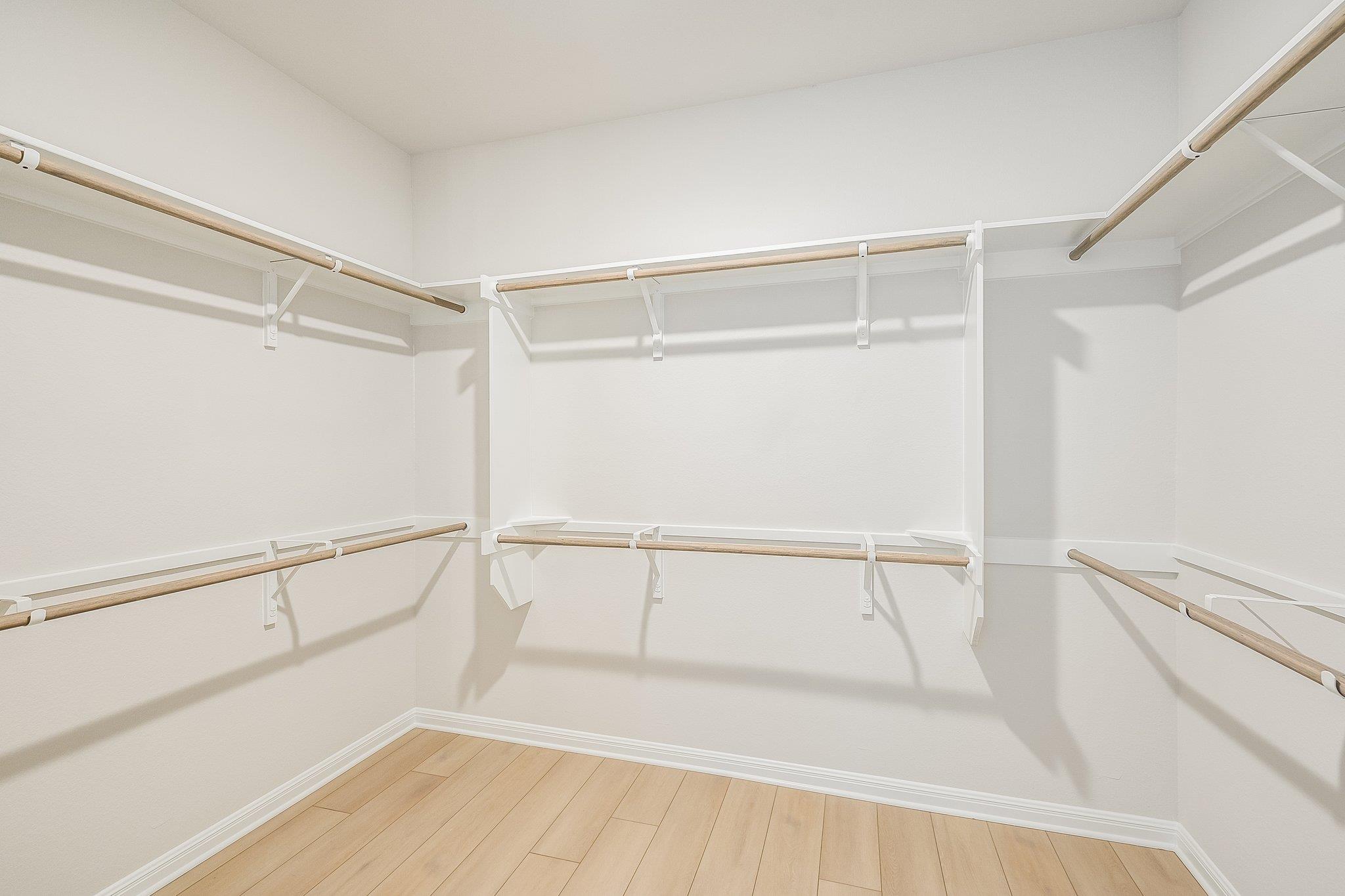 8601 Dongan Dr Property Photo 16