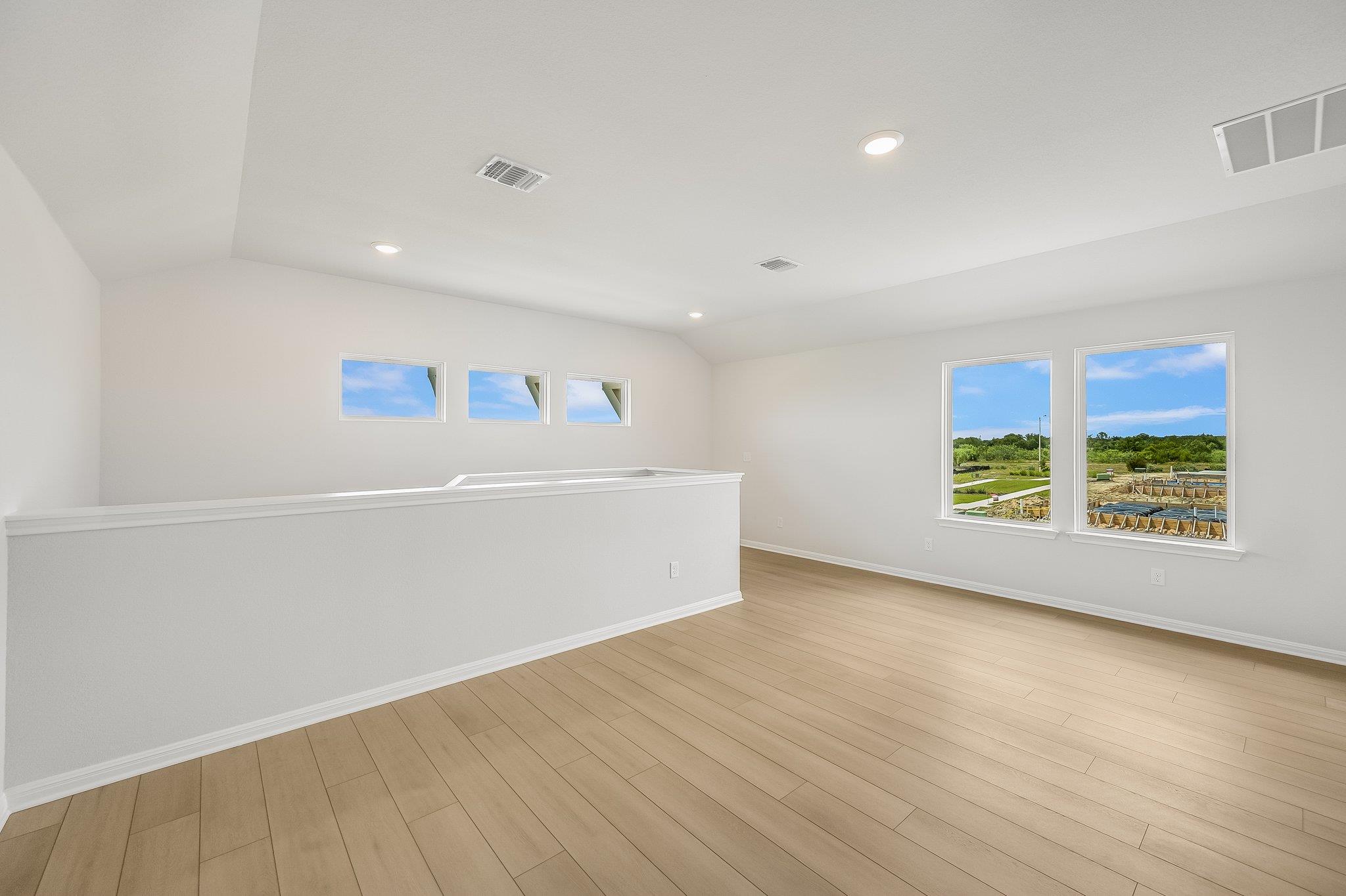 8601 Dongan Dr Property Photo 25