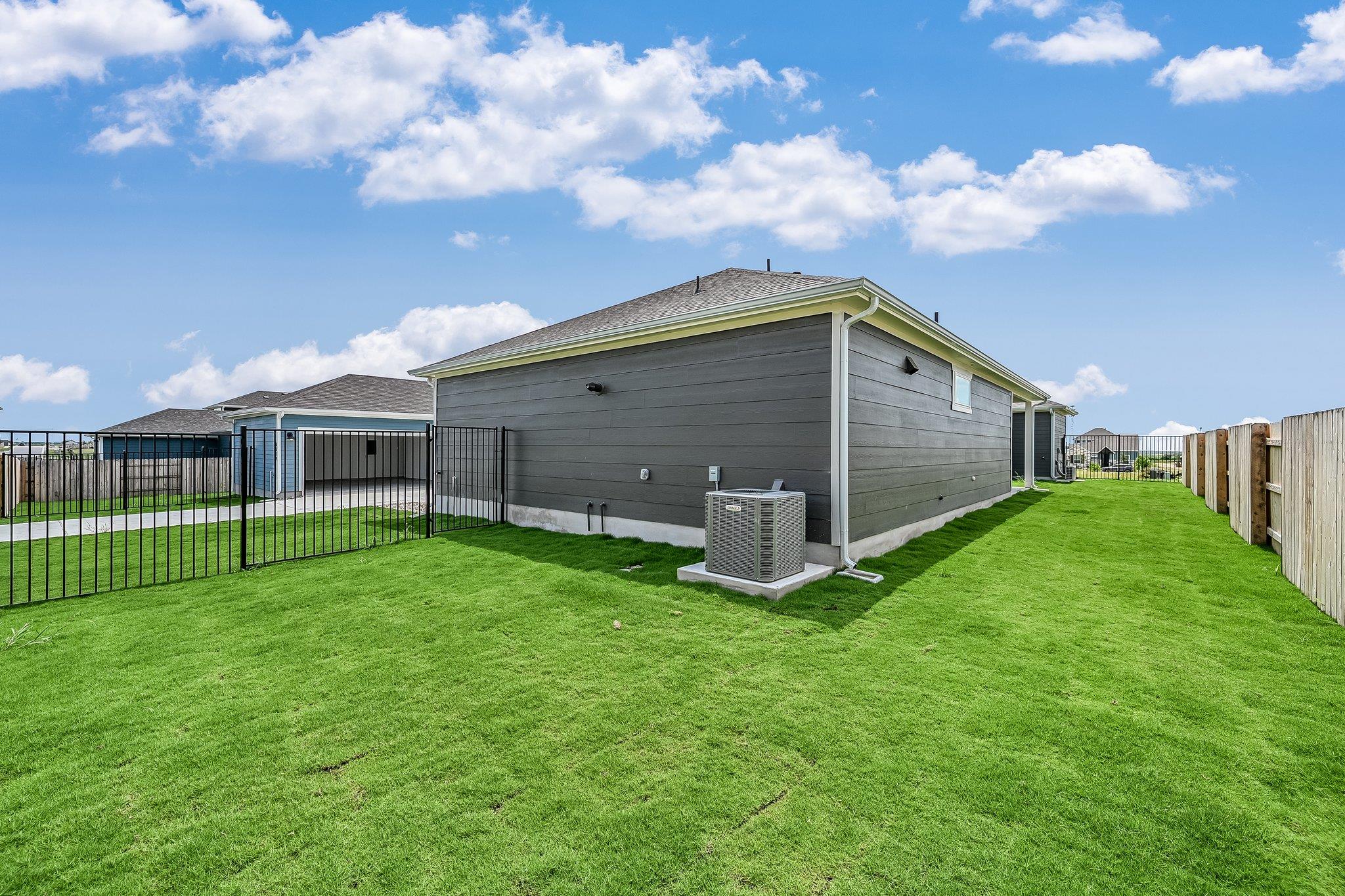 8601 Dongan Dr Property Photo 28