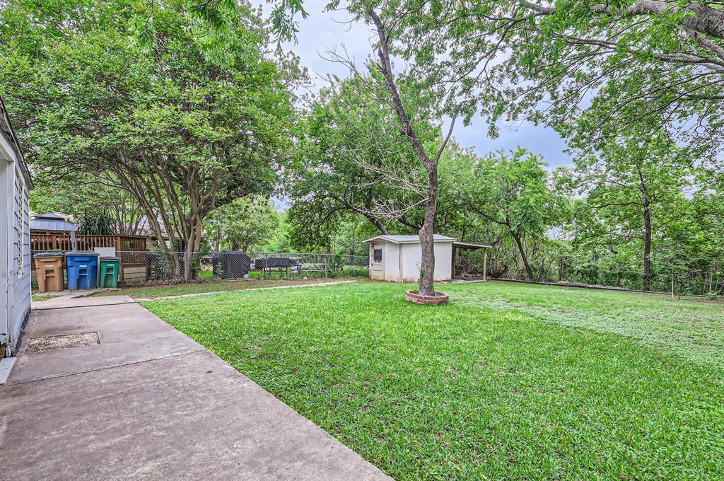 1313 Perez St Property Photo 5