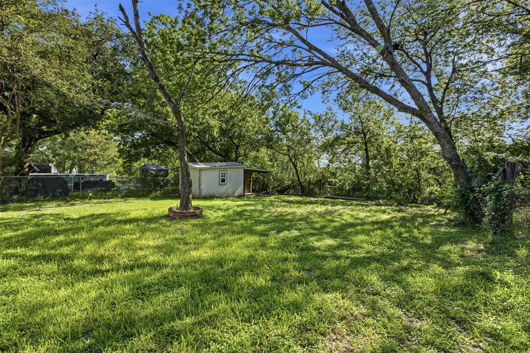 1313 Perez St Property Photo 8