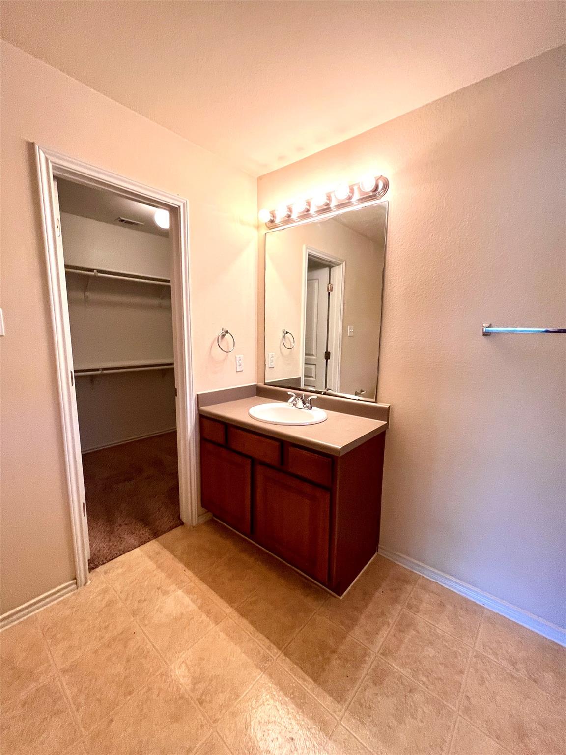 11505 Burton St Property Photo 9