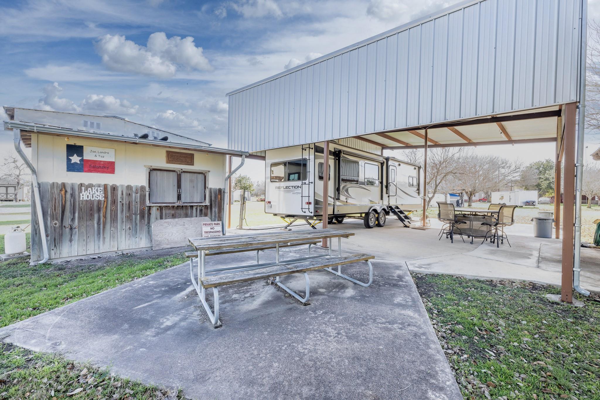 2 Tapi Ln Property Photo 18