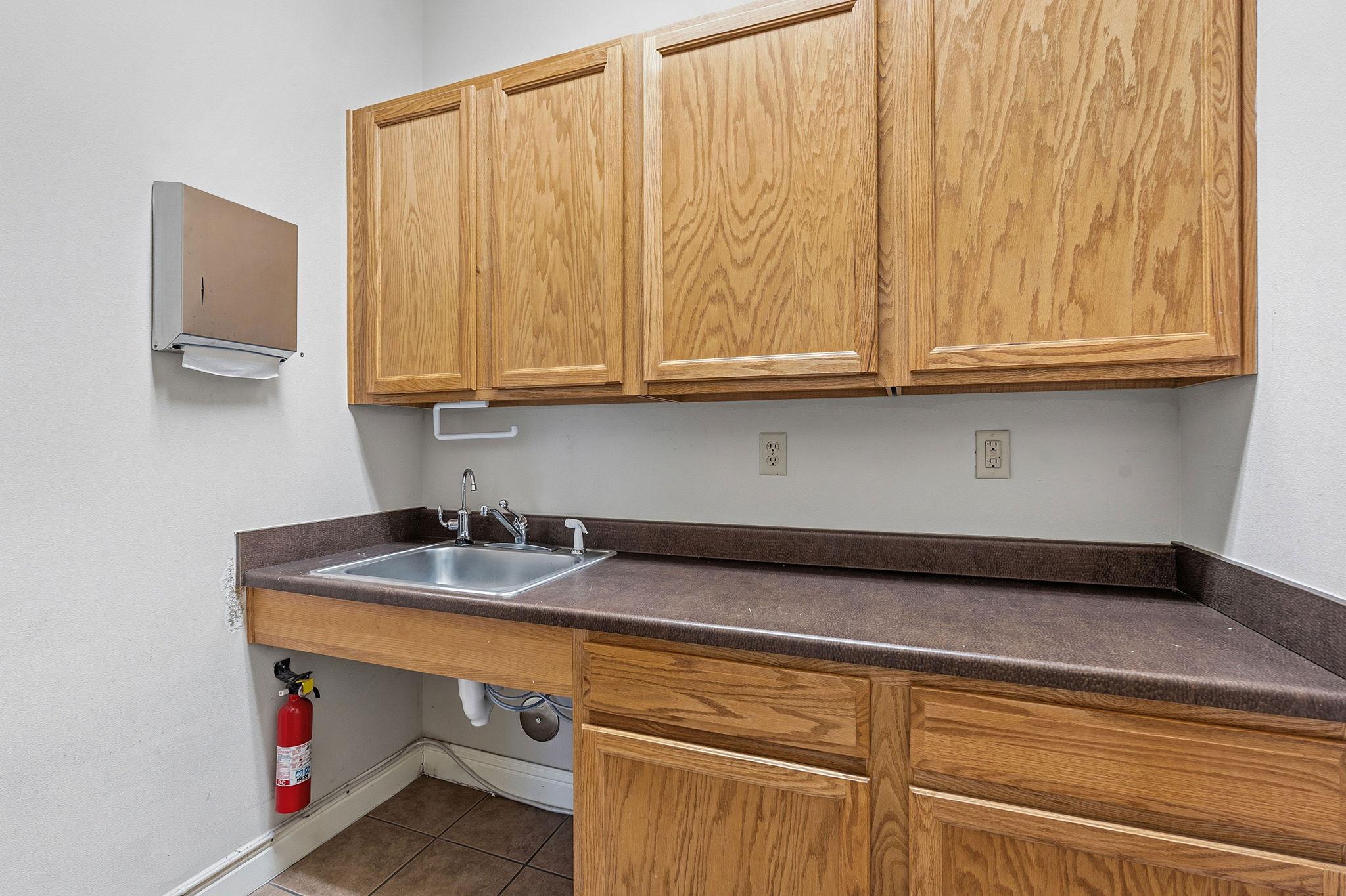 13284 Pond Springs Rd Property Photo 12