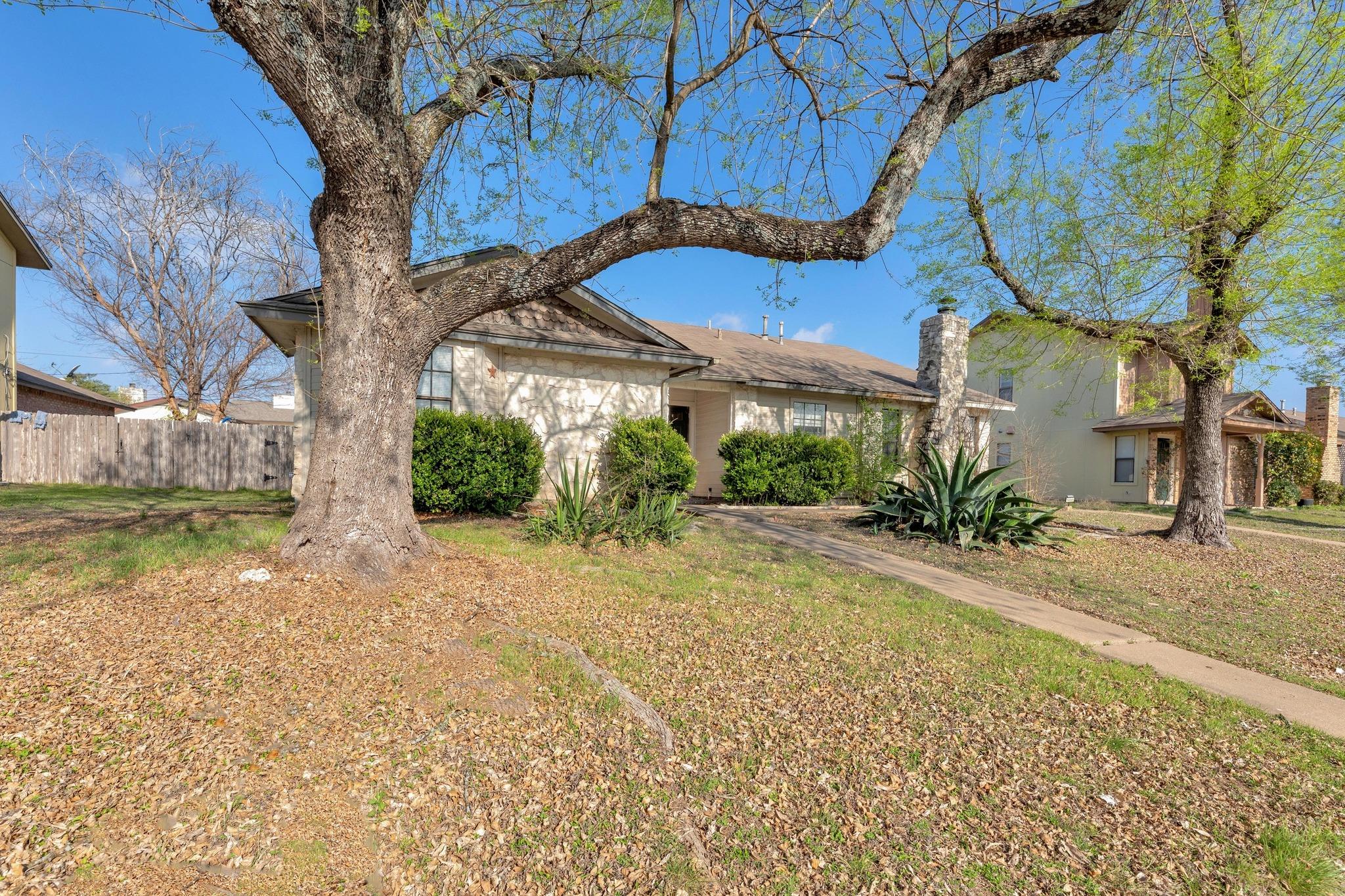 16046 Stoneham Cir Property Photo 8