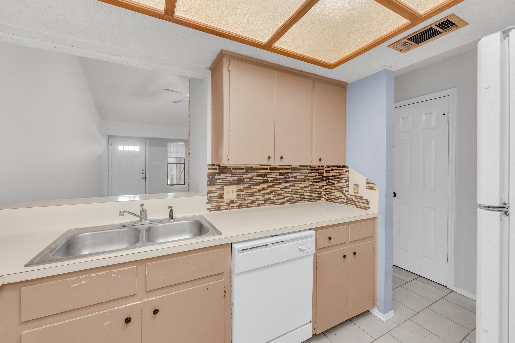 16046 Stoneham Cir Property Photo 10