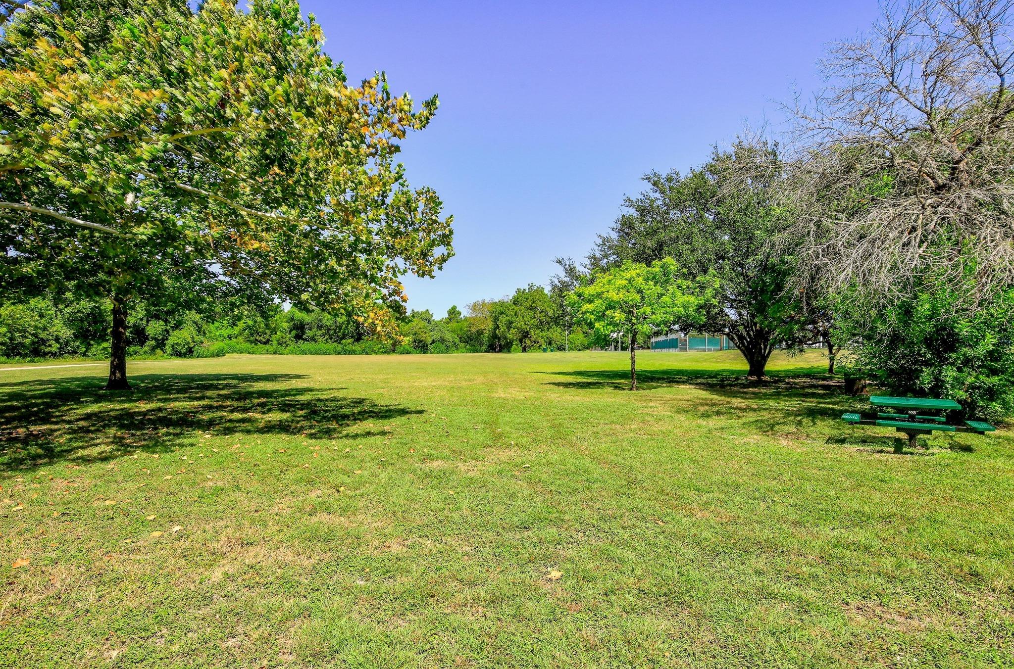 16046 Stoneham Cir Property Photo 29