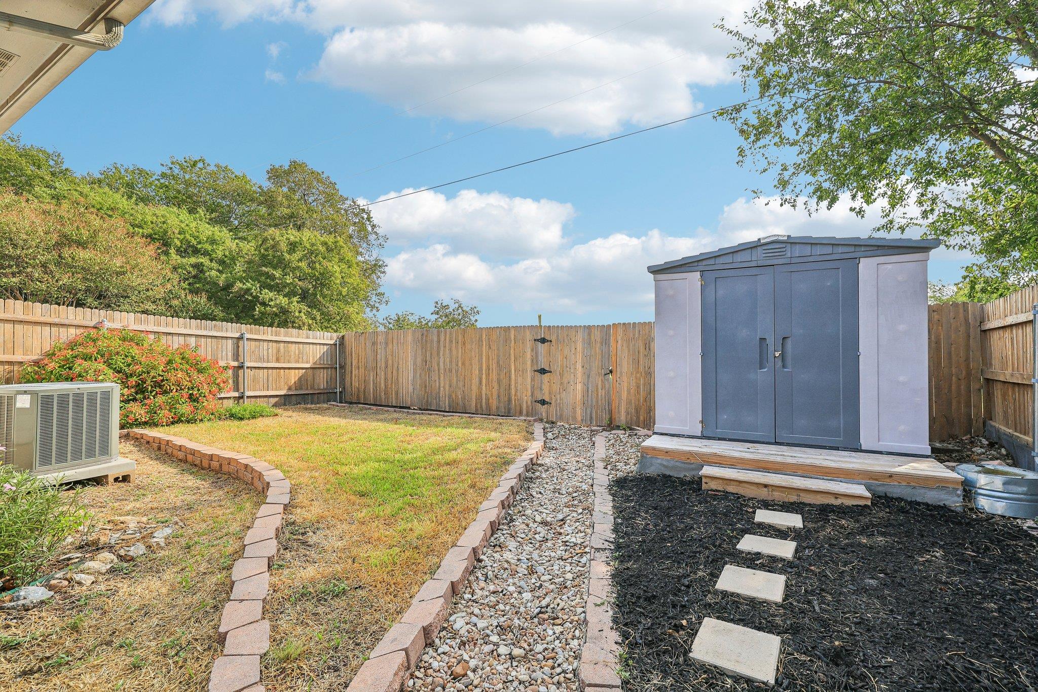 2409b Curry Loop None Property Photo 5