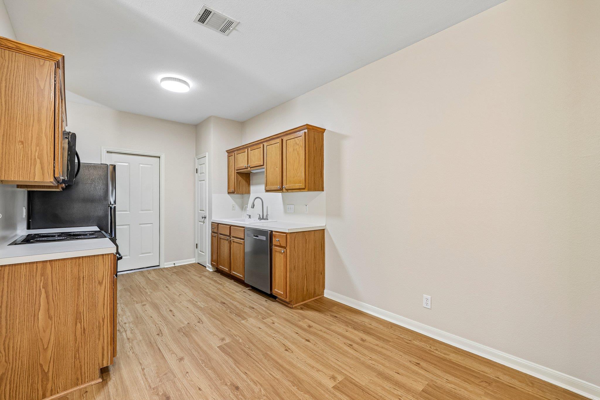 2409b Curry Loop None Property Photo 11
