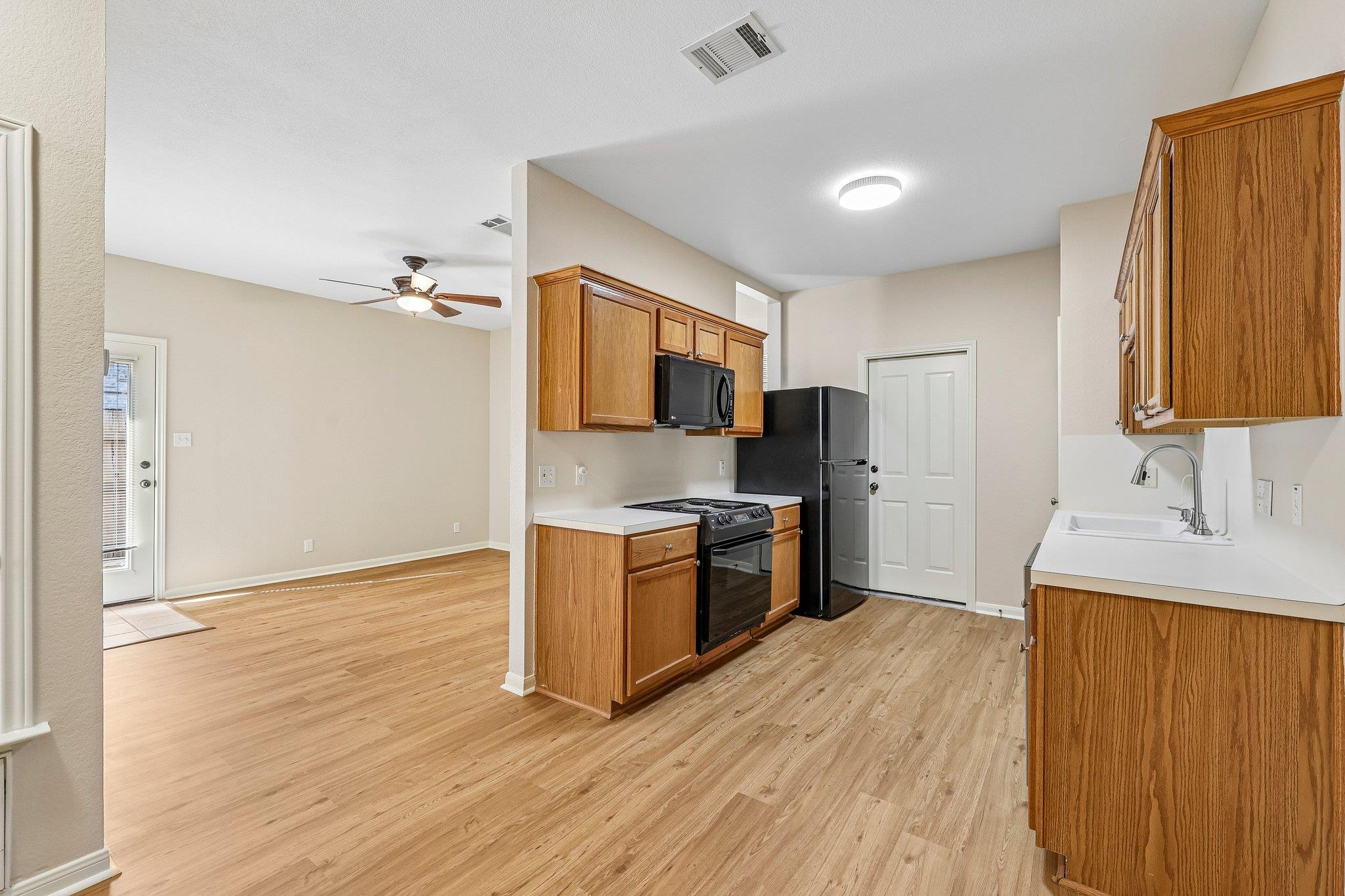 2409b Curry Loop None Property Photo 12