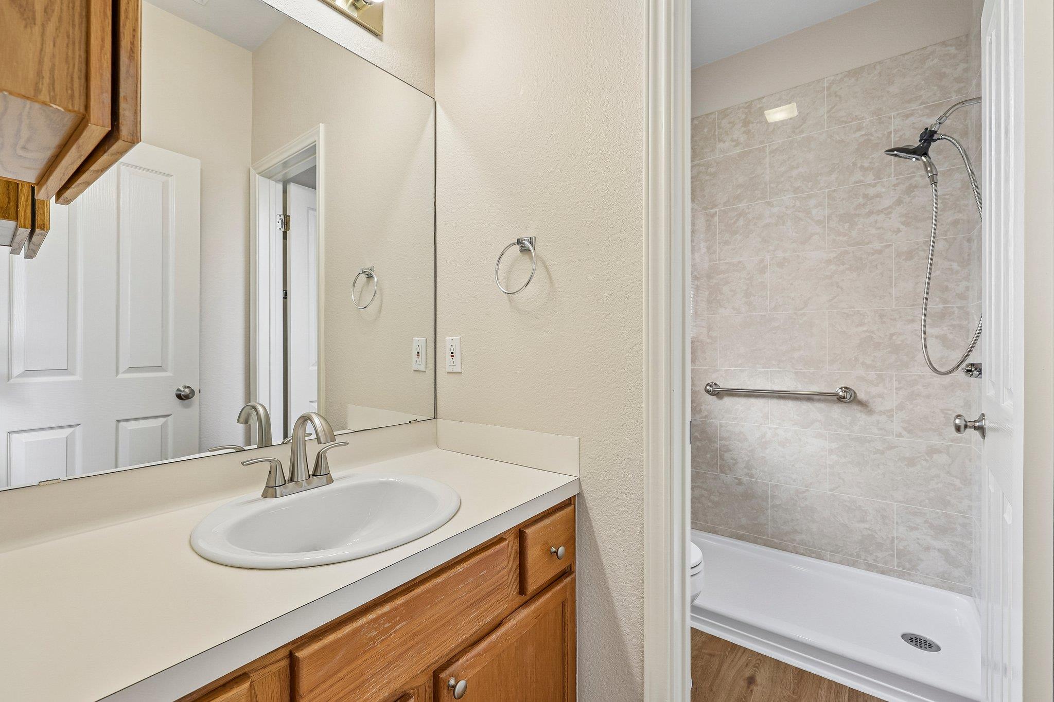 2409b Curry Loop None Property Photo 23