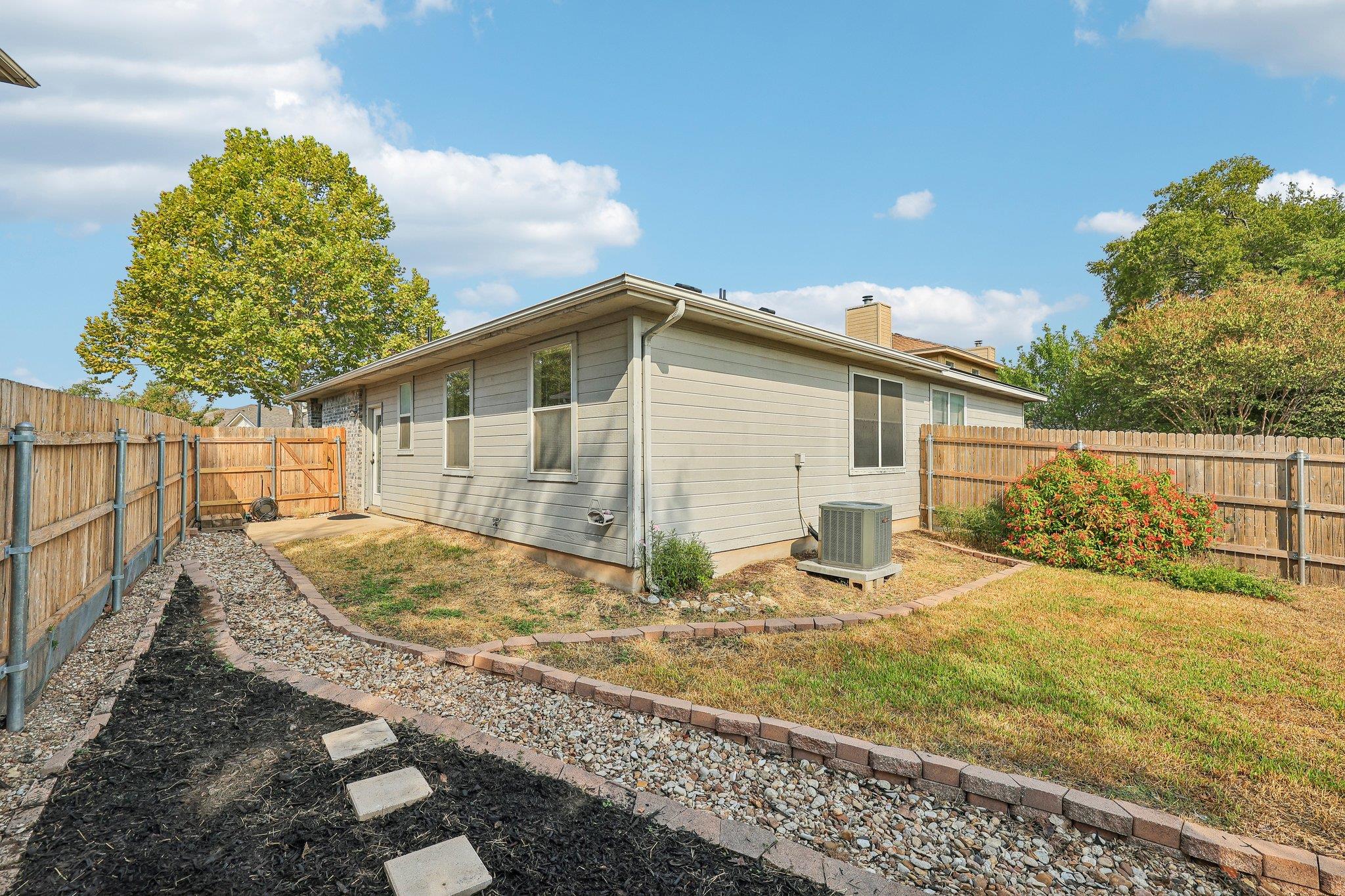 2409b Curry Loop None Property Photo 27
