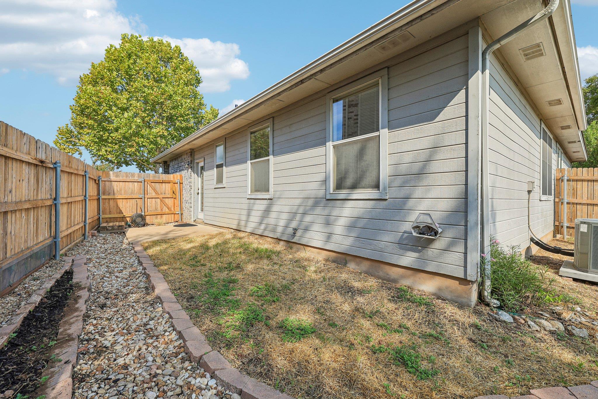 2409b Curry Loop None Property Photo 30