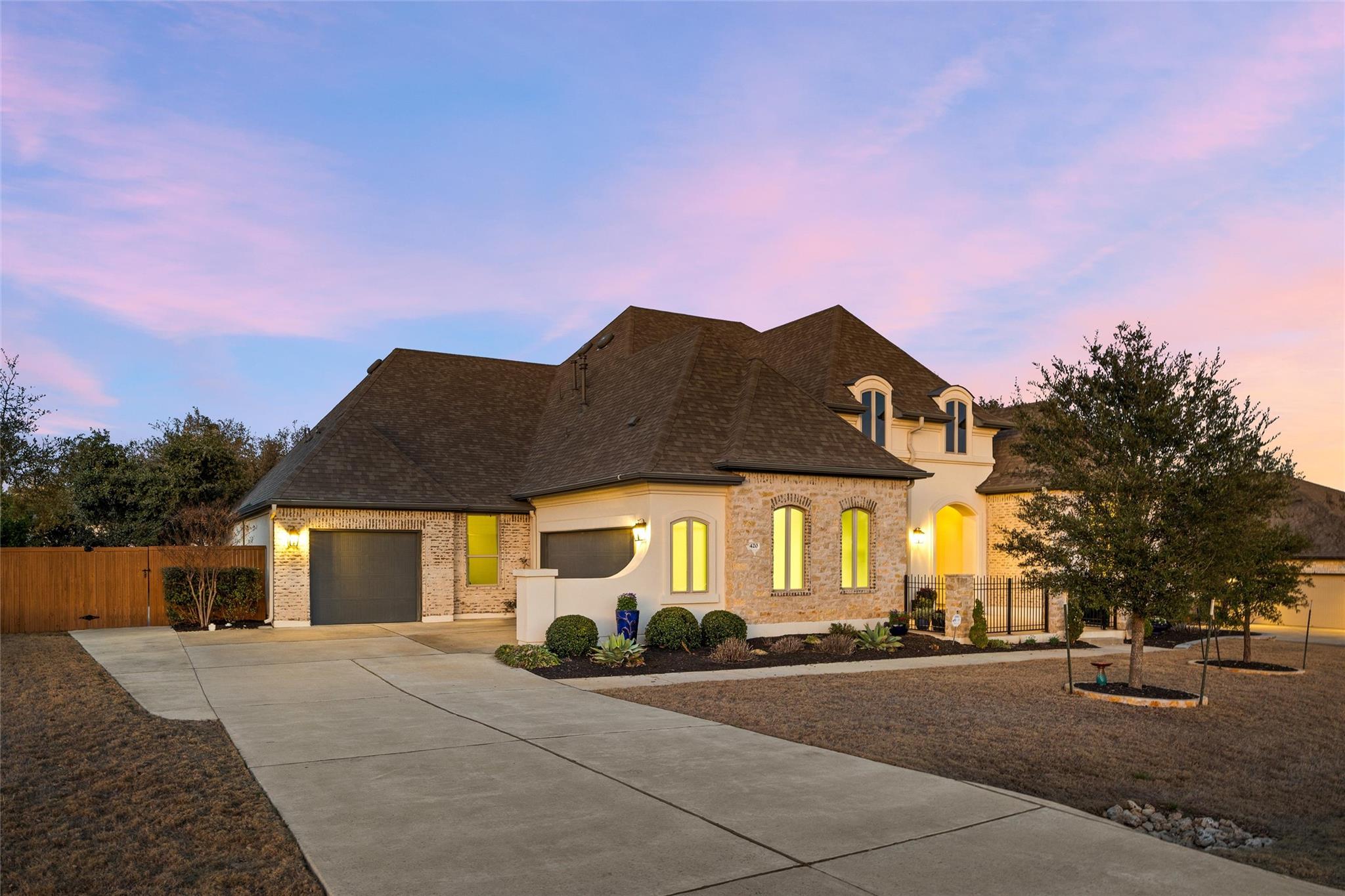 420 Premier Park Loop Property Photo 6