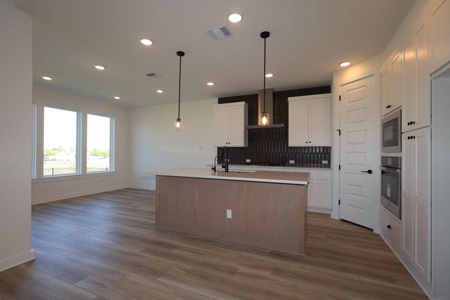 541 Bloomington Loop None Property Photo 5