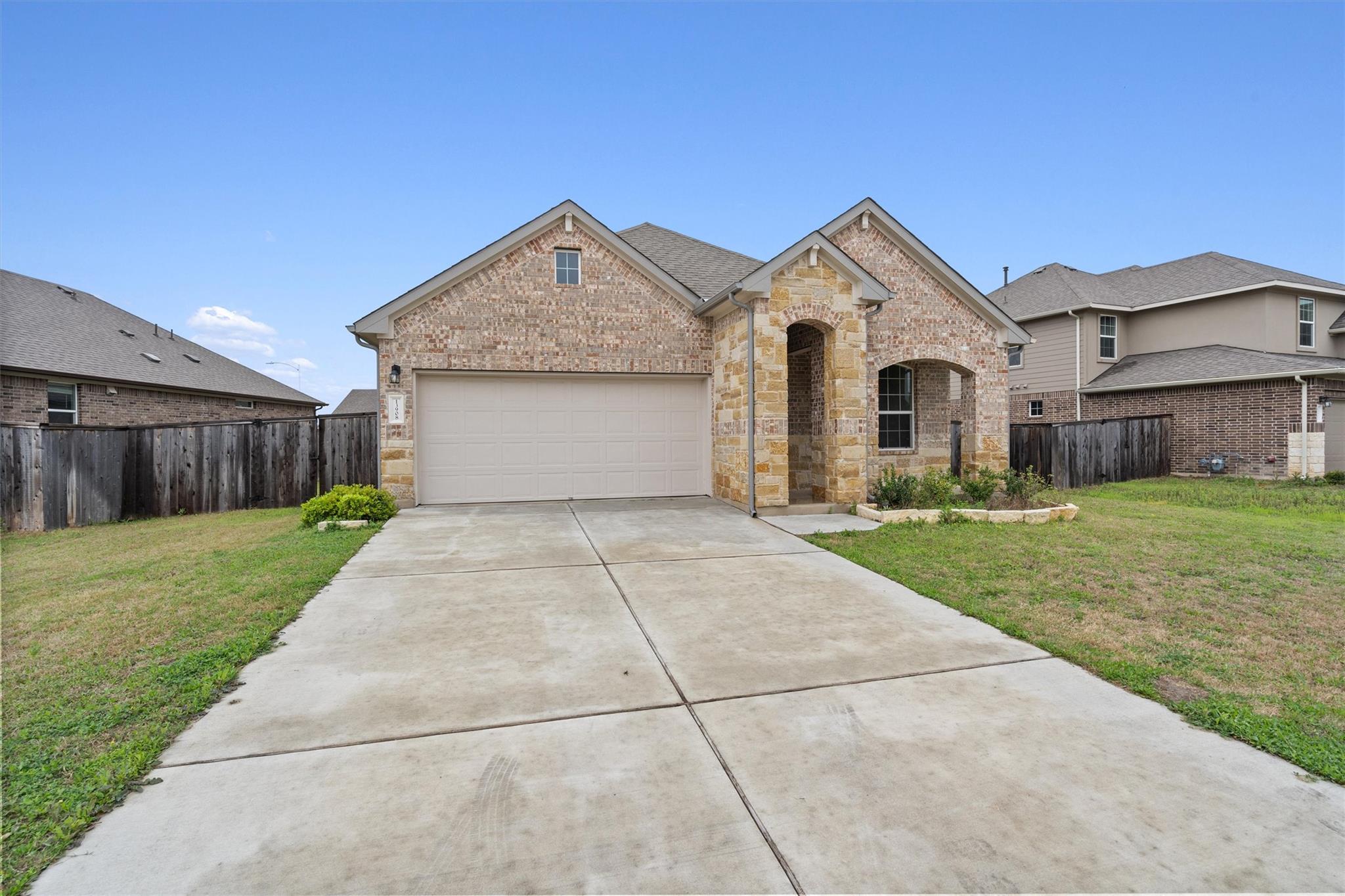 13908 Mc Arthur Dr Property Photo