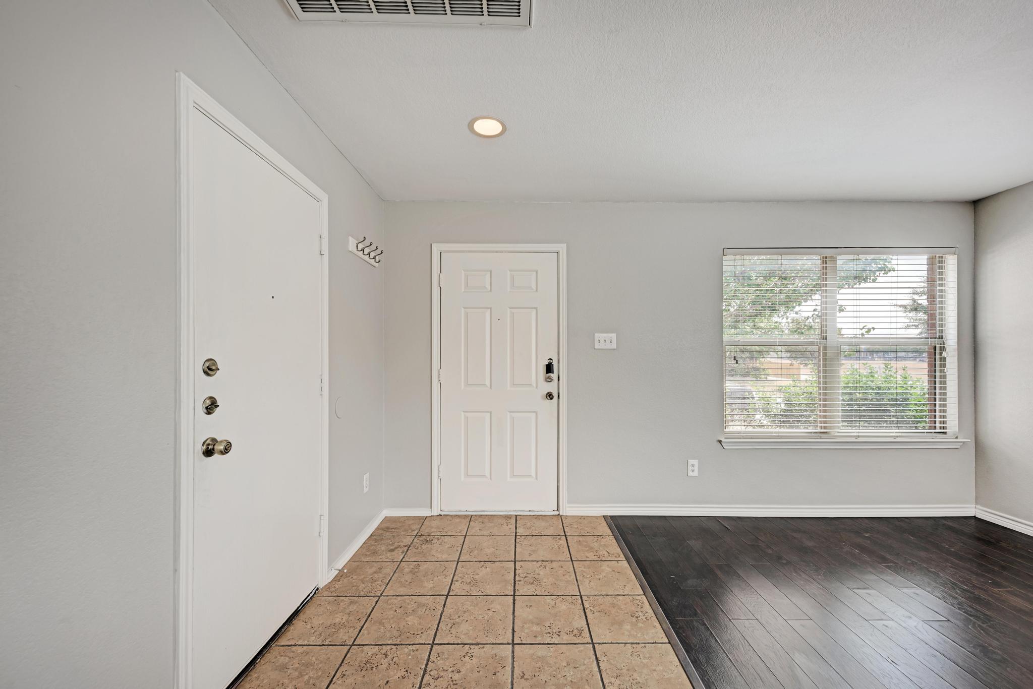 1302 Casa Blanca Cv Property Photo 4