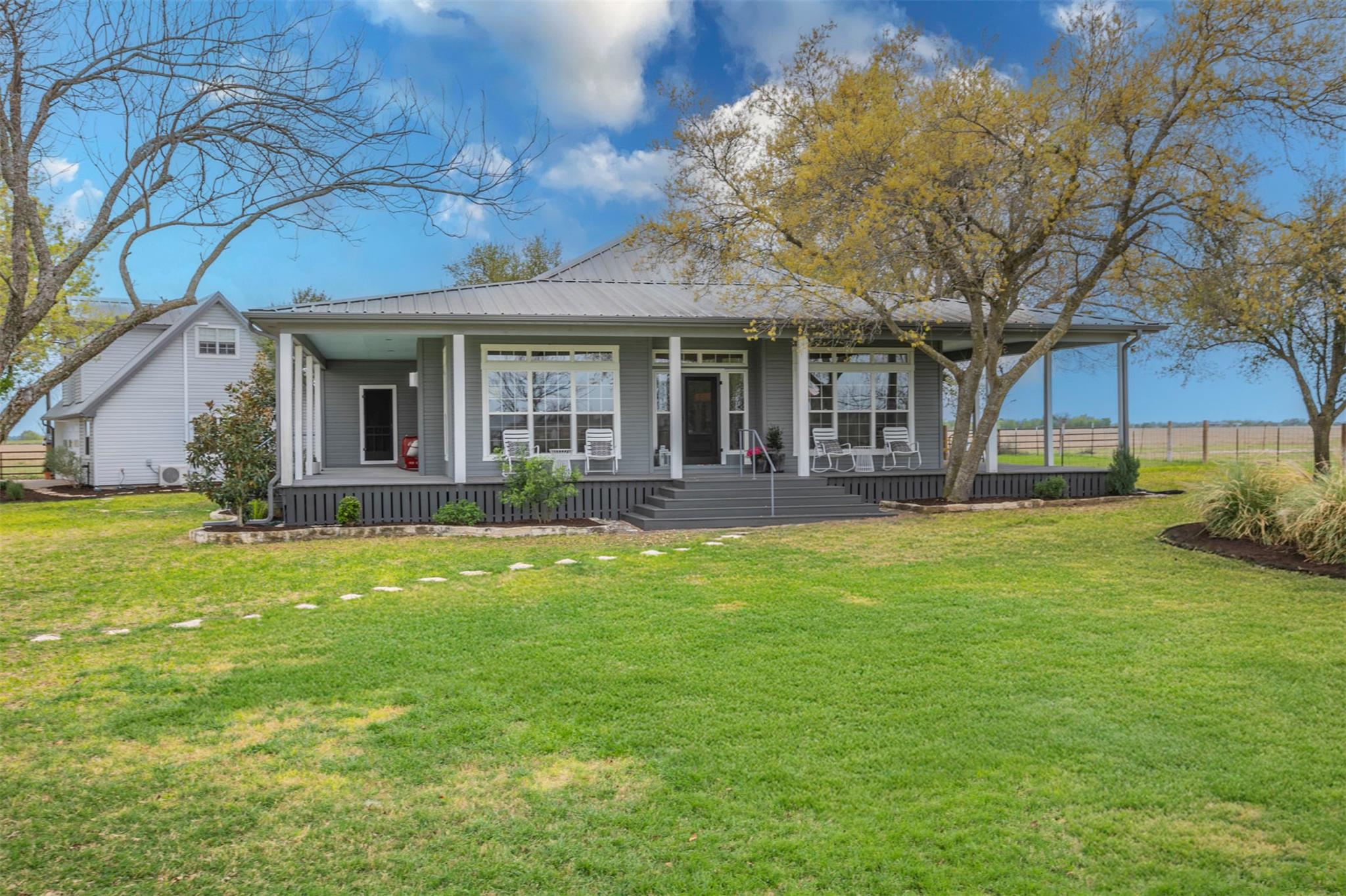18190 Round Hall Rd Property Photo