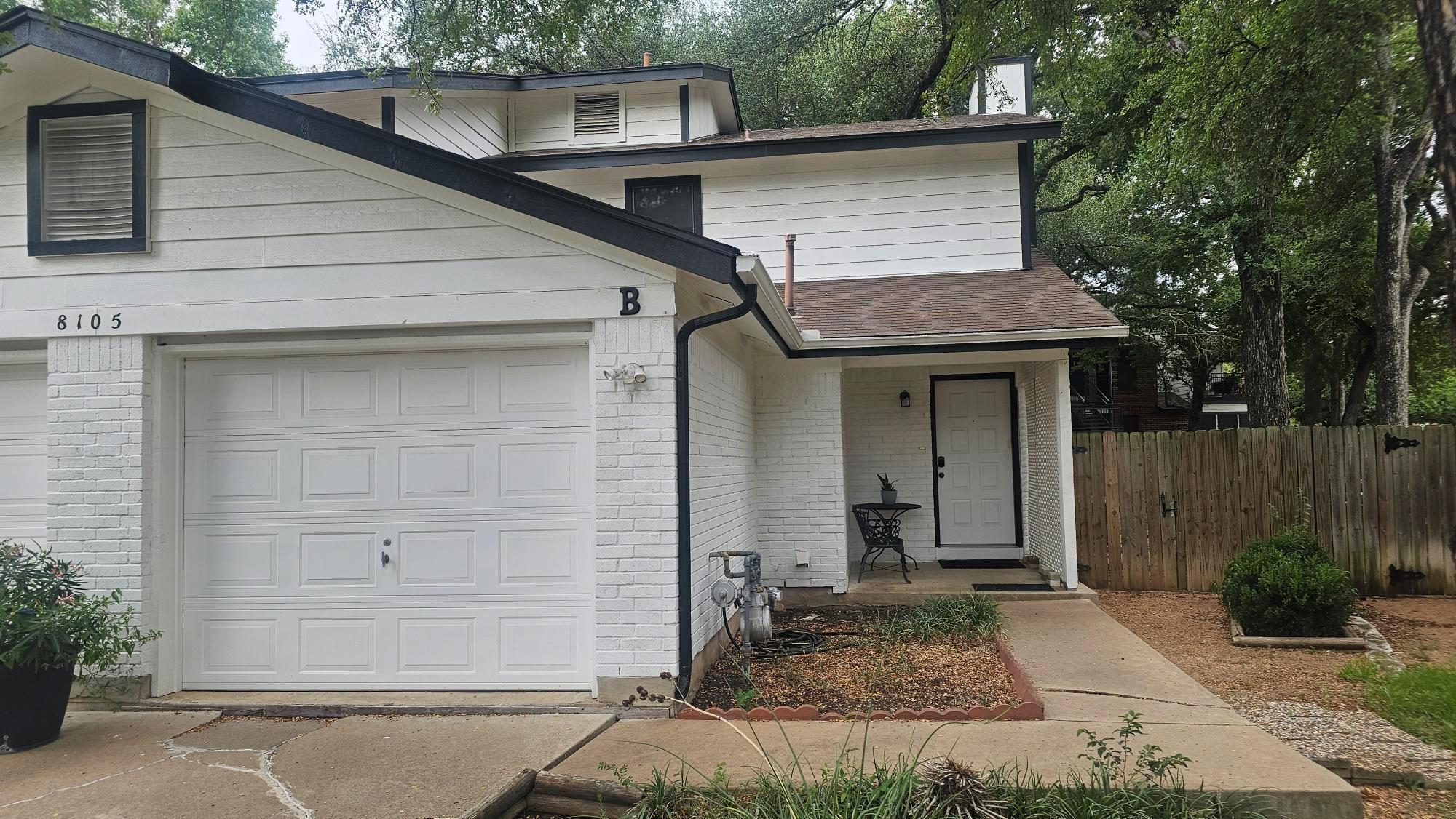 8105 Tuscarora Trl #b Property Photo 1