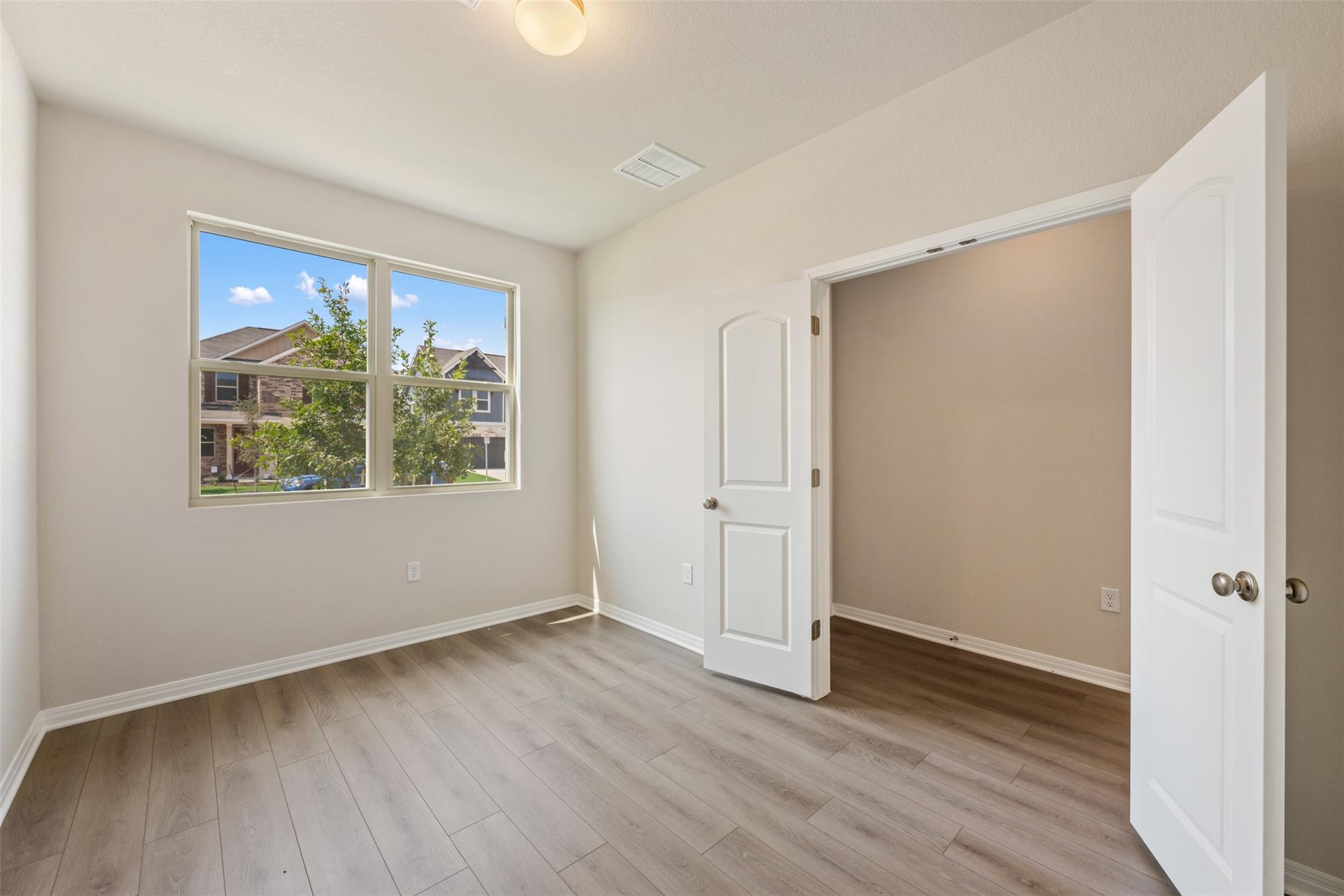 128 Arlington Park Loop Property Photo 7