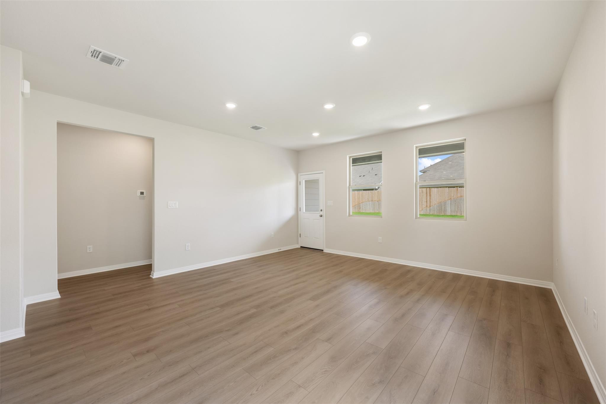 128 Arlington Park Loop Property Photo 16