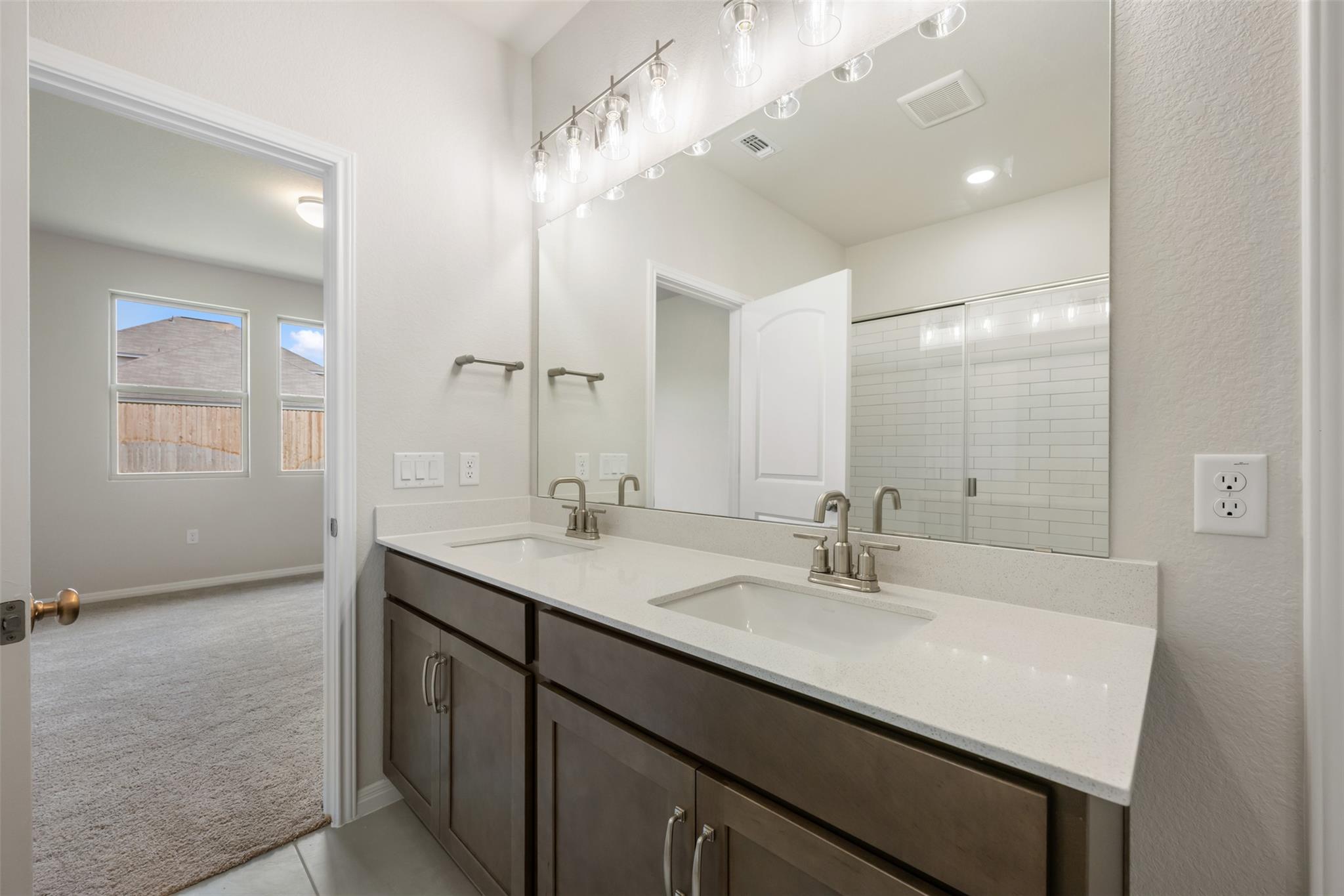 128 Arlington Park Loop Property Photo 25