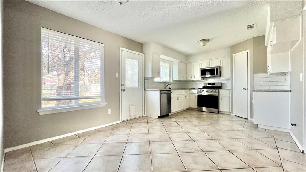11909 Hardwood Trl Property Photo 3