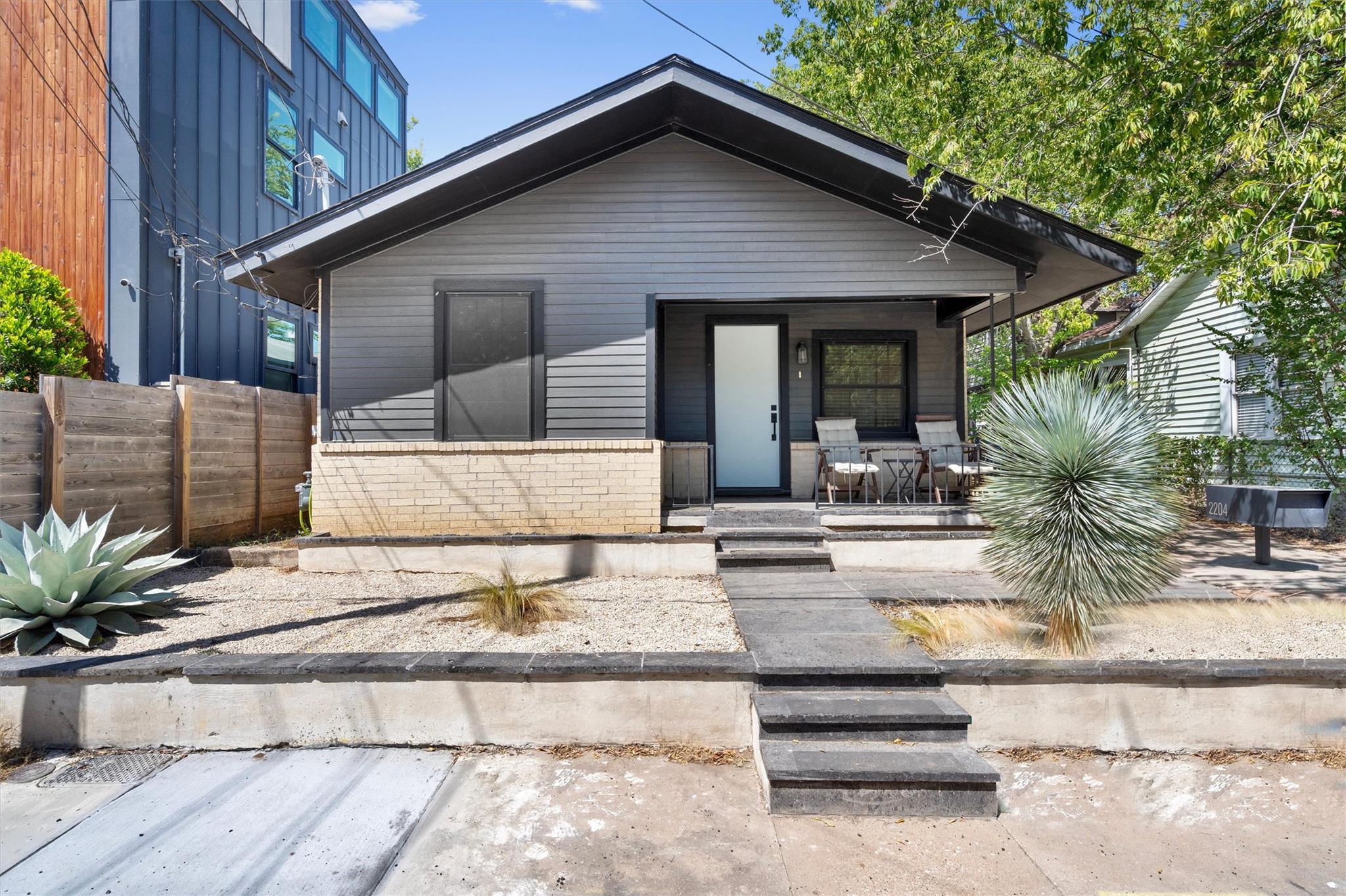 2204 Santa Rita St Property Photo 1