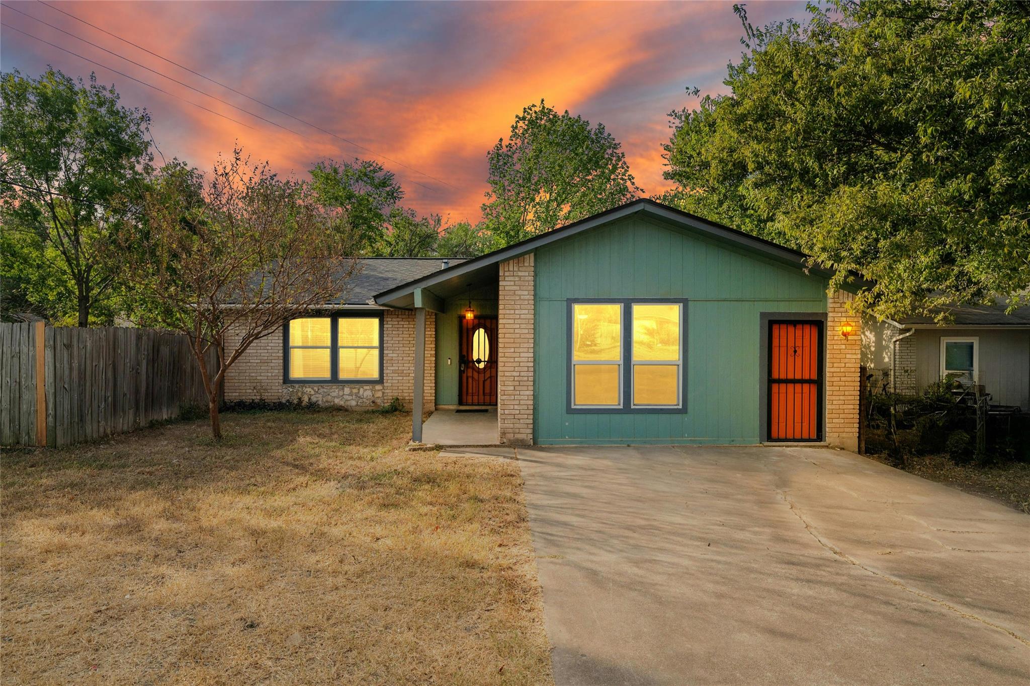 2523 E Stassney Ln Property Photo 1