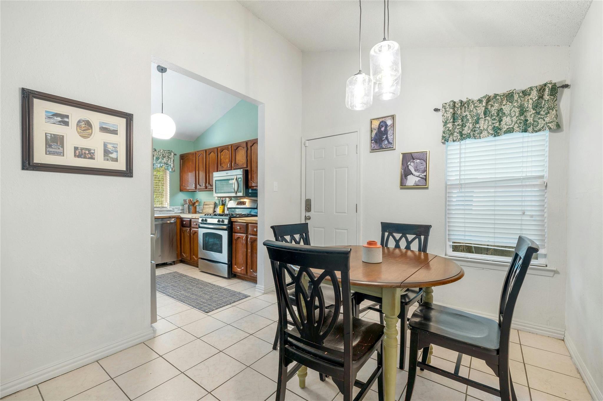 2523 E Stassney Ln Property Photo 6