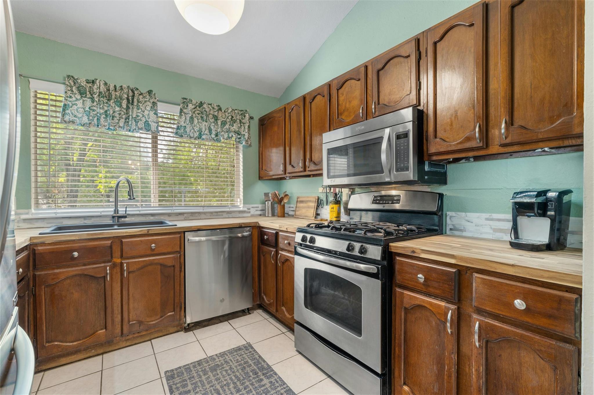 2523 E Stassney Ln Property Photo 9
