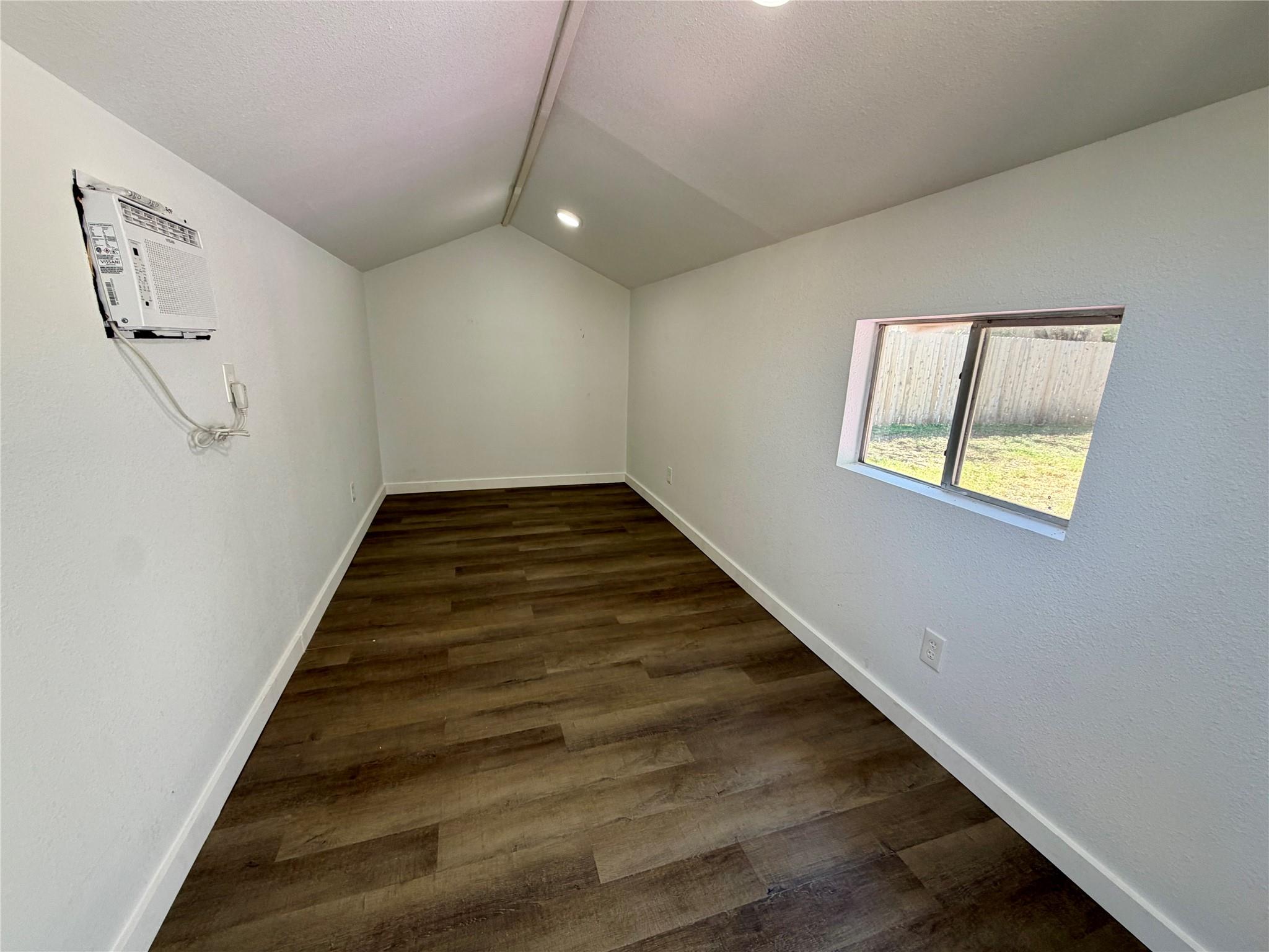 806 Brook Bnd Property Photo 28