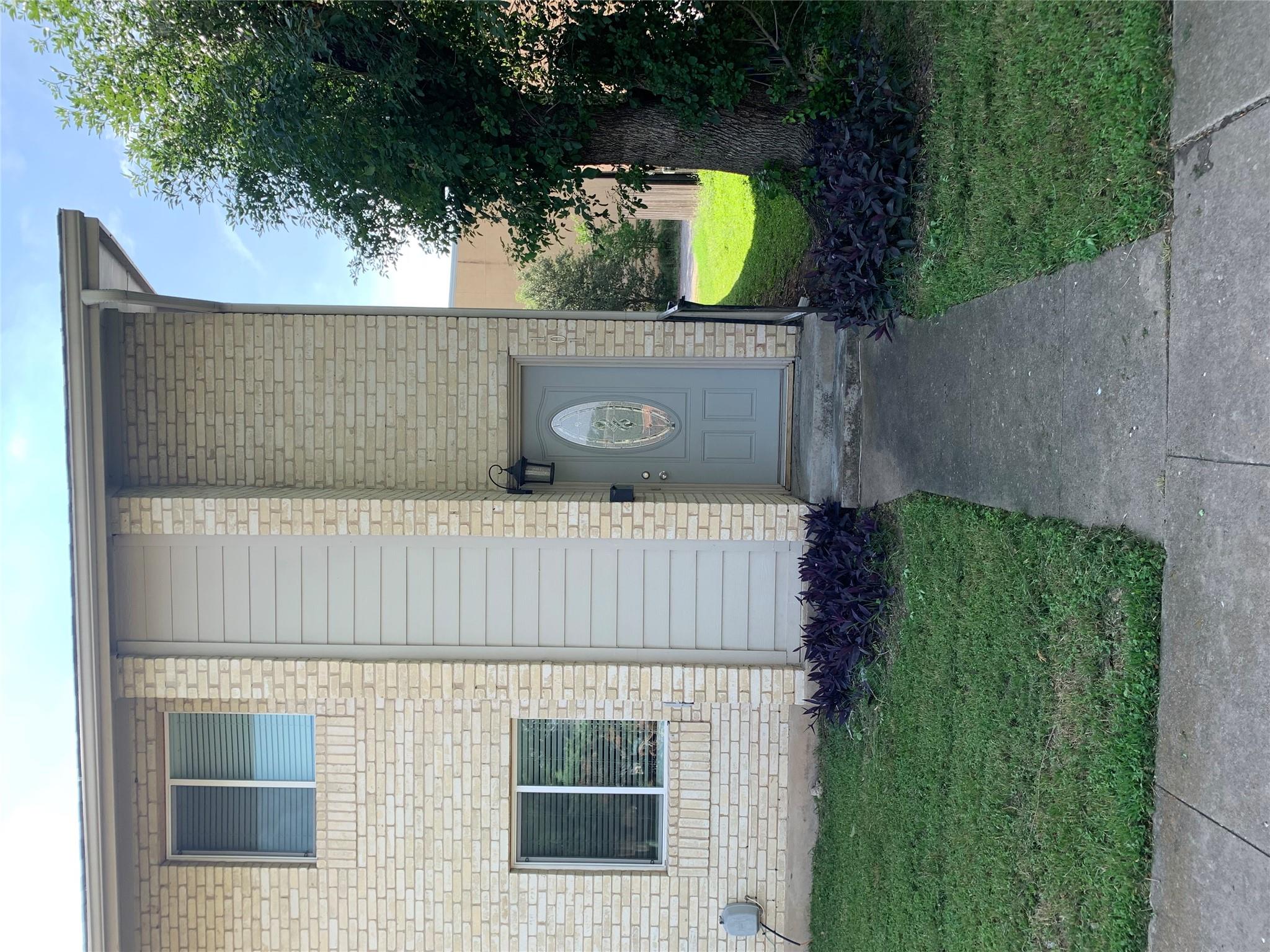 8811 Dawnridge C Cir 101 Property Photo