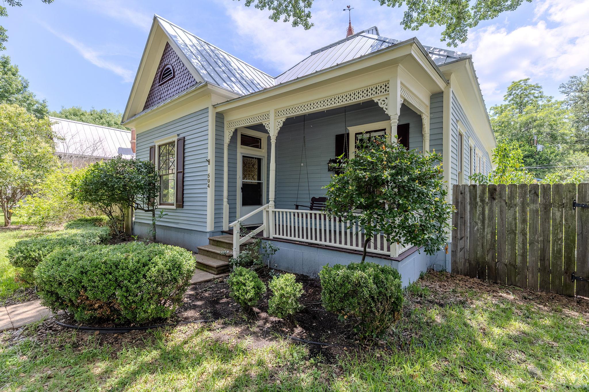 504 Gresham St Property Photo 4