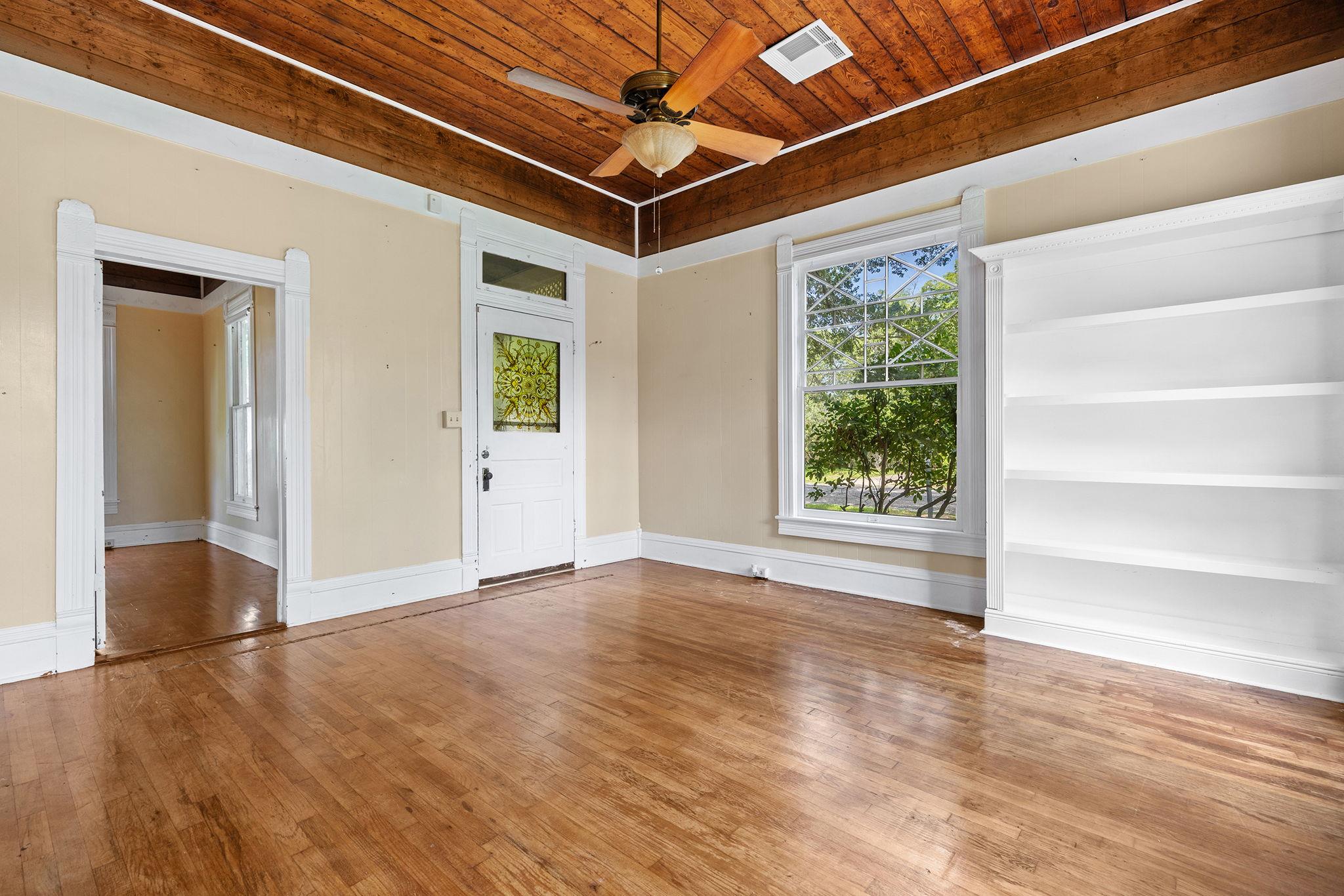 504 Gresham St Property Photo 7