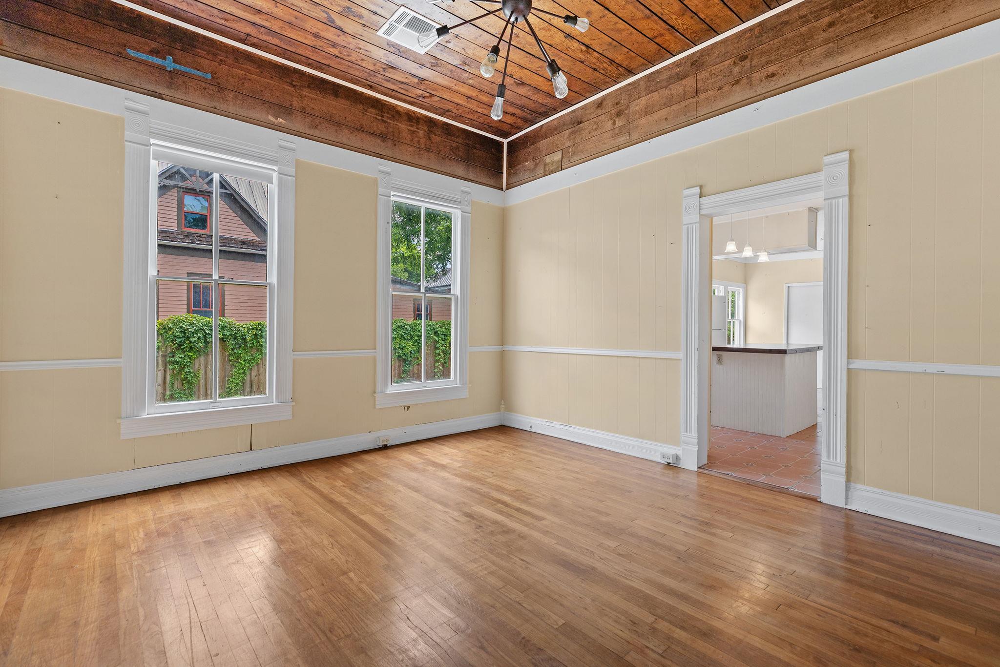 504 Gresham St Property Photo 9