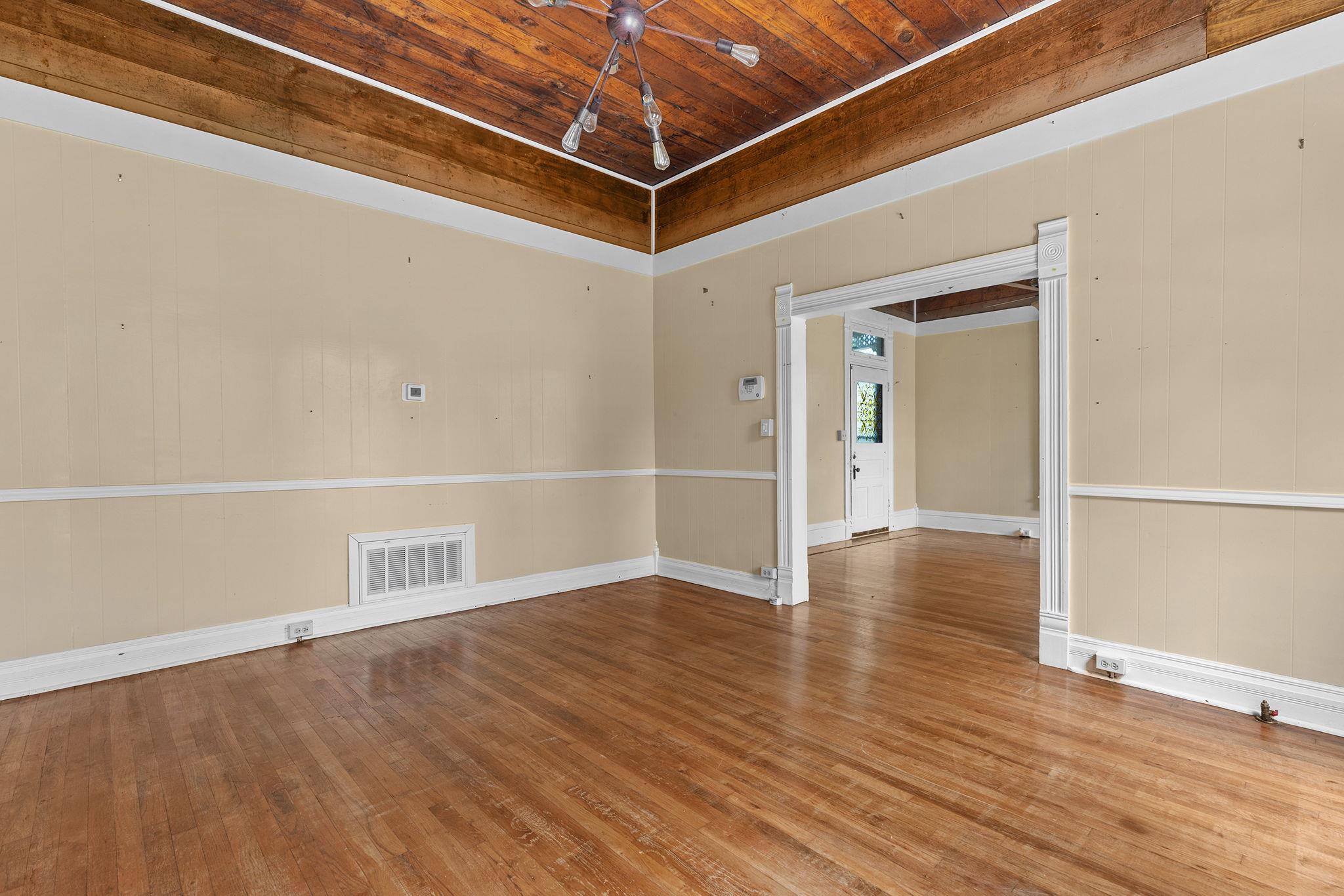 504 Gresham St Property Photo 10