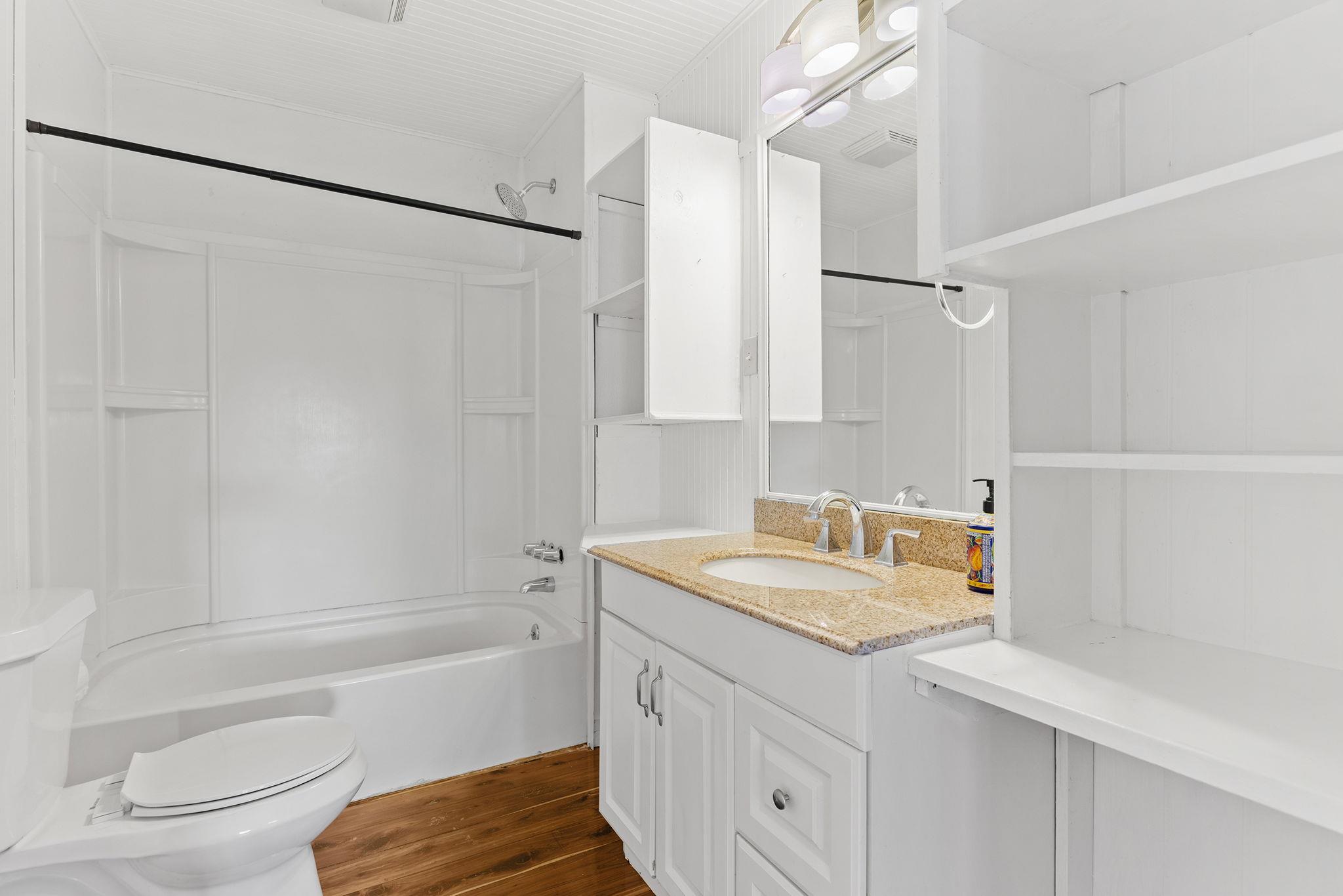 504 Gresham St Property Photo 13