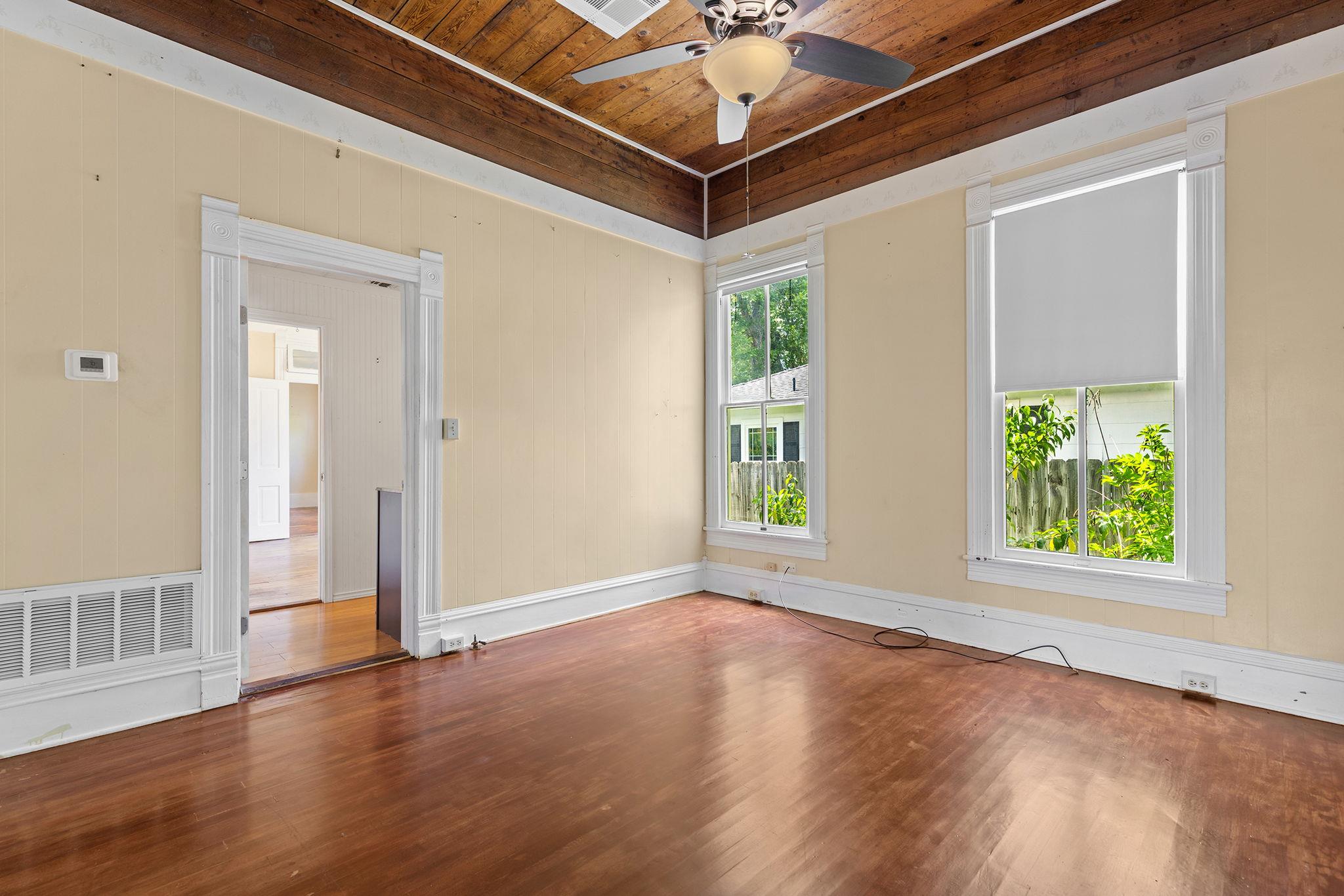504 Gresham St Property Photo 21