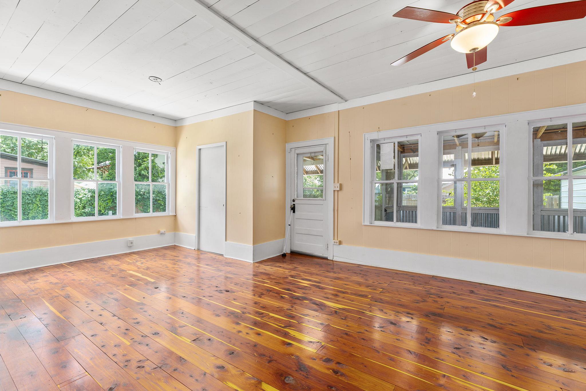 504 Gresham St Property Photo 24