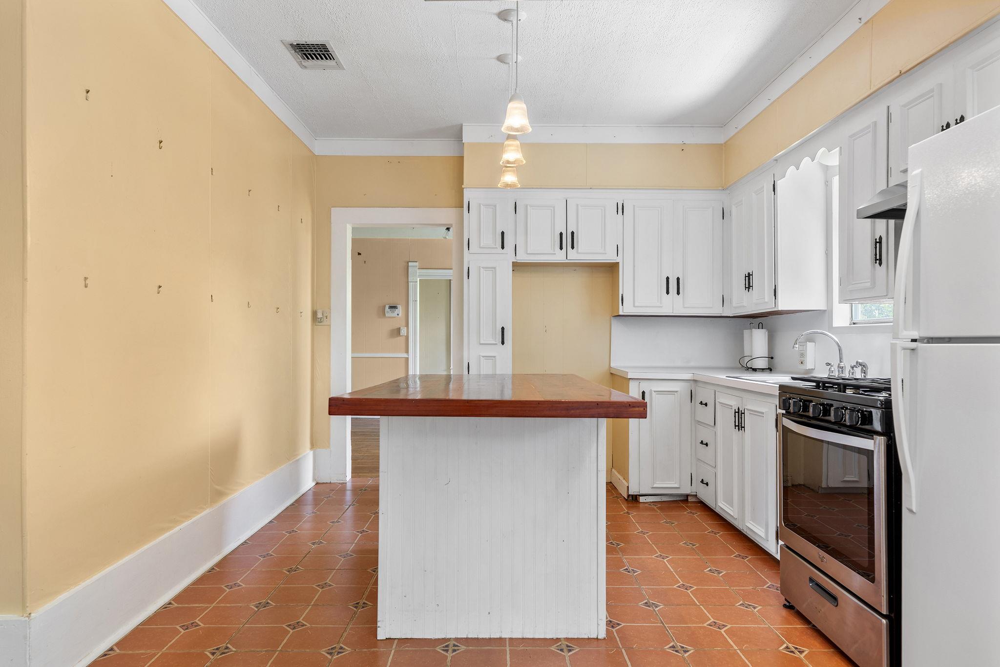 504 Gresham St Property Photo 26